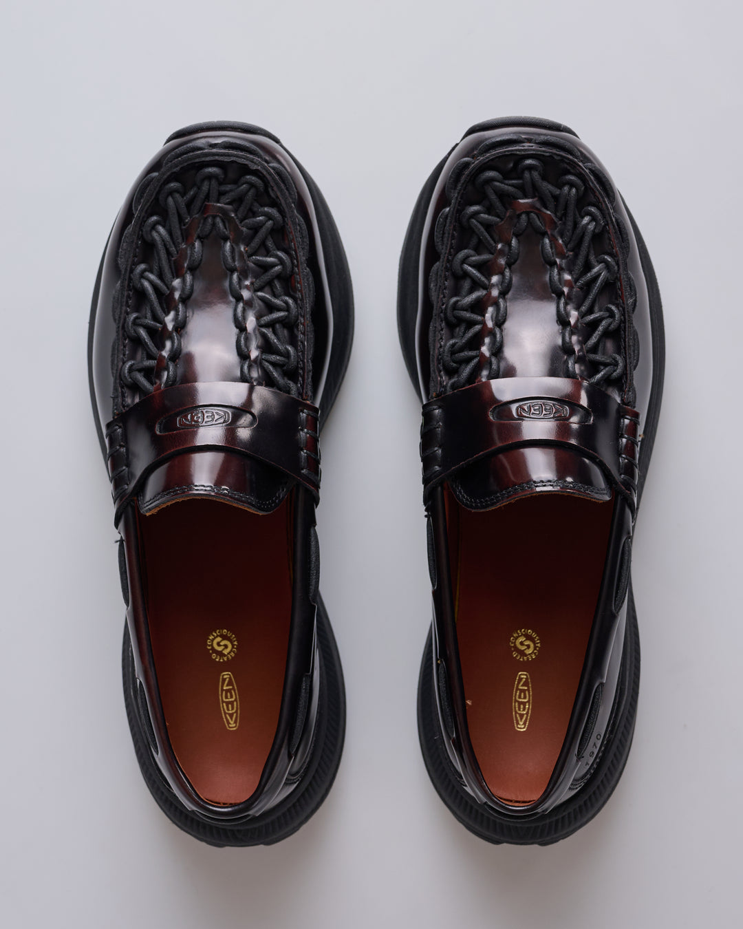 KEEN UNEEK LOAFER WK X-OXBLOOD/BLACK CORDOVAN