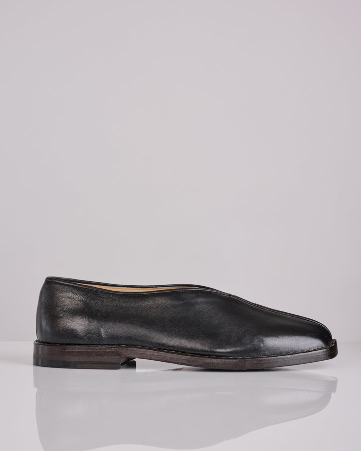 LEMAIRE Flat Piped Slipper Shiny Nappa Black/Dark Chocolate