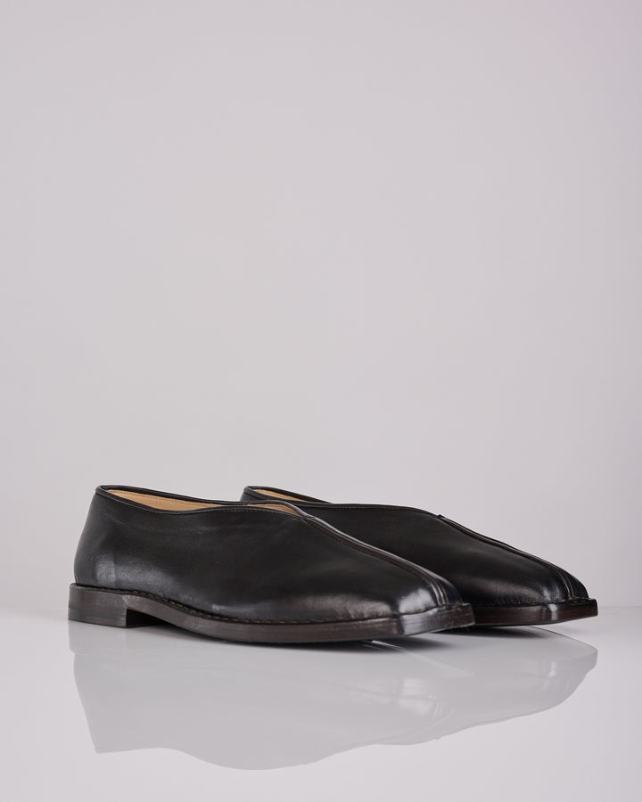 LEMAIRE Flat Piped Slipper Shiny Nappa Black/Dark Chocolate