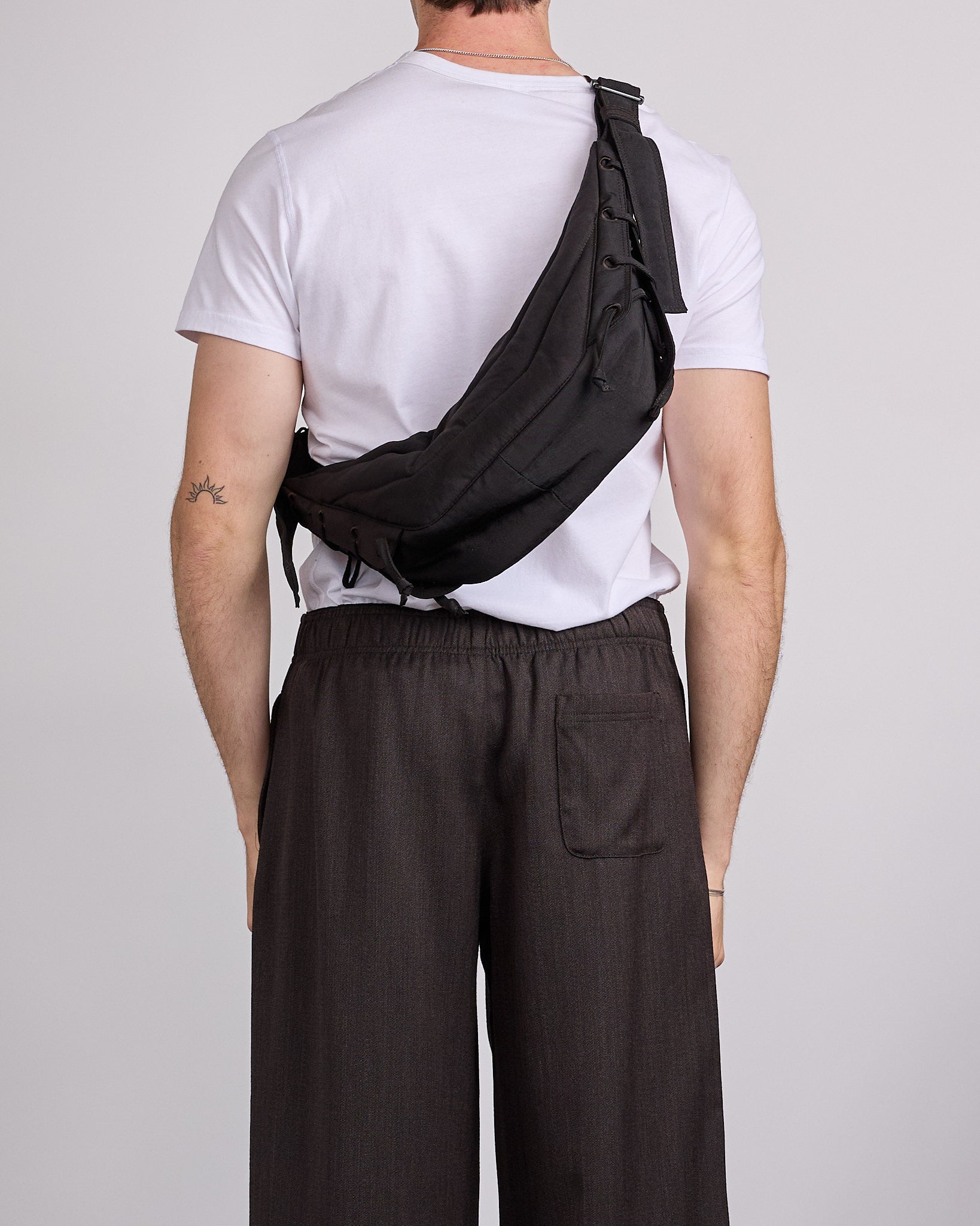 LEMAIRE Small Soft Game Bag ブラック LEMAIRE Soft Game Bag Small Dark Chocolate – LESS 17