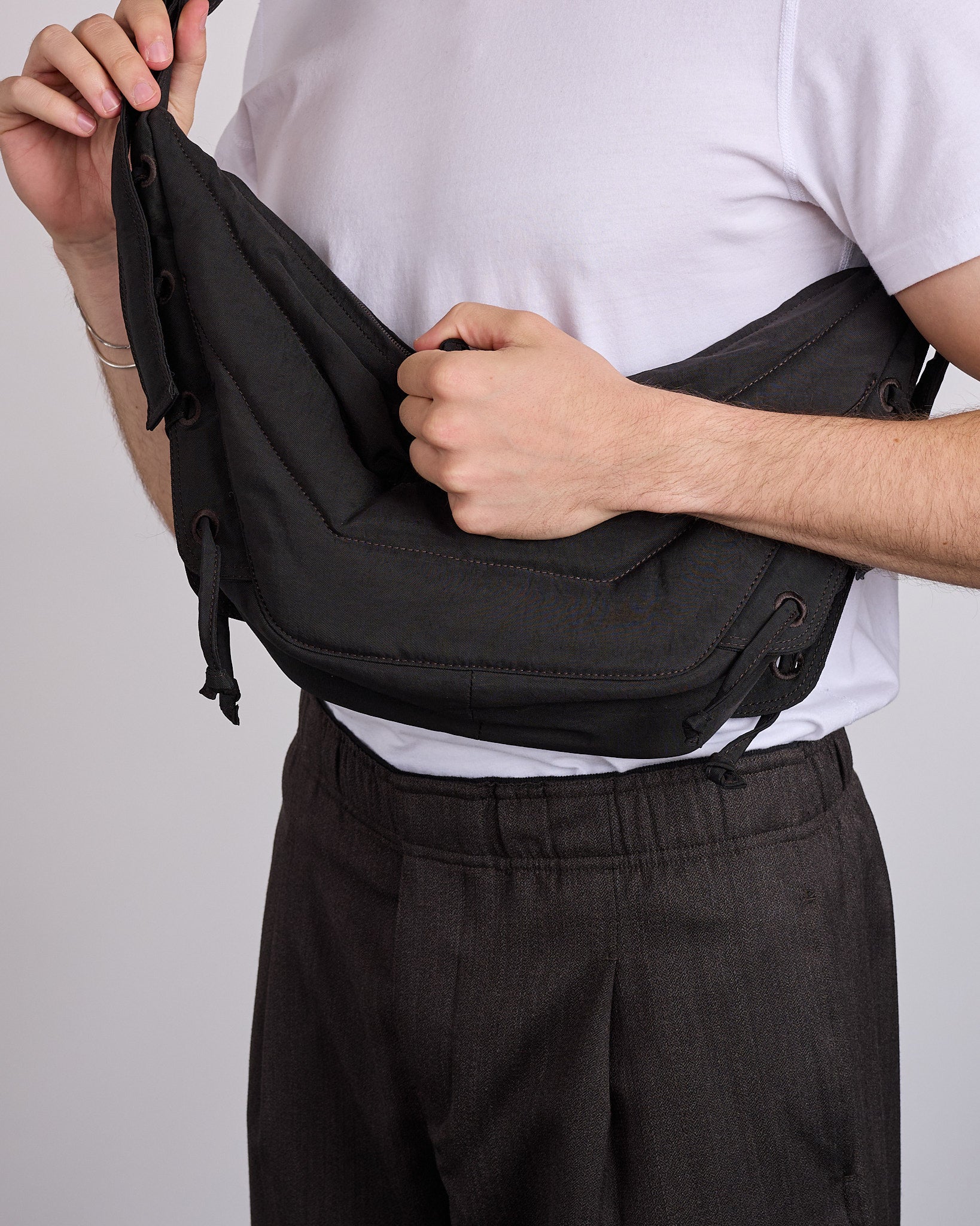 バッグ LEMAIRE SOFT GAME BAG DARK CHOCOLATE Medium Soft Game Bag — Dark Chocolate – La Garçonne