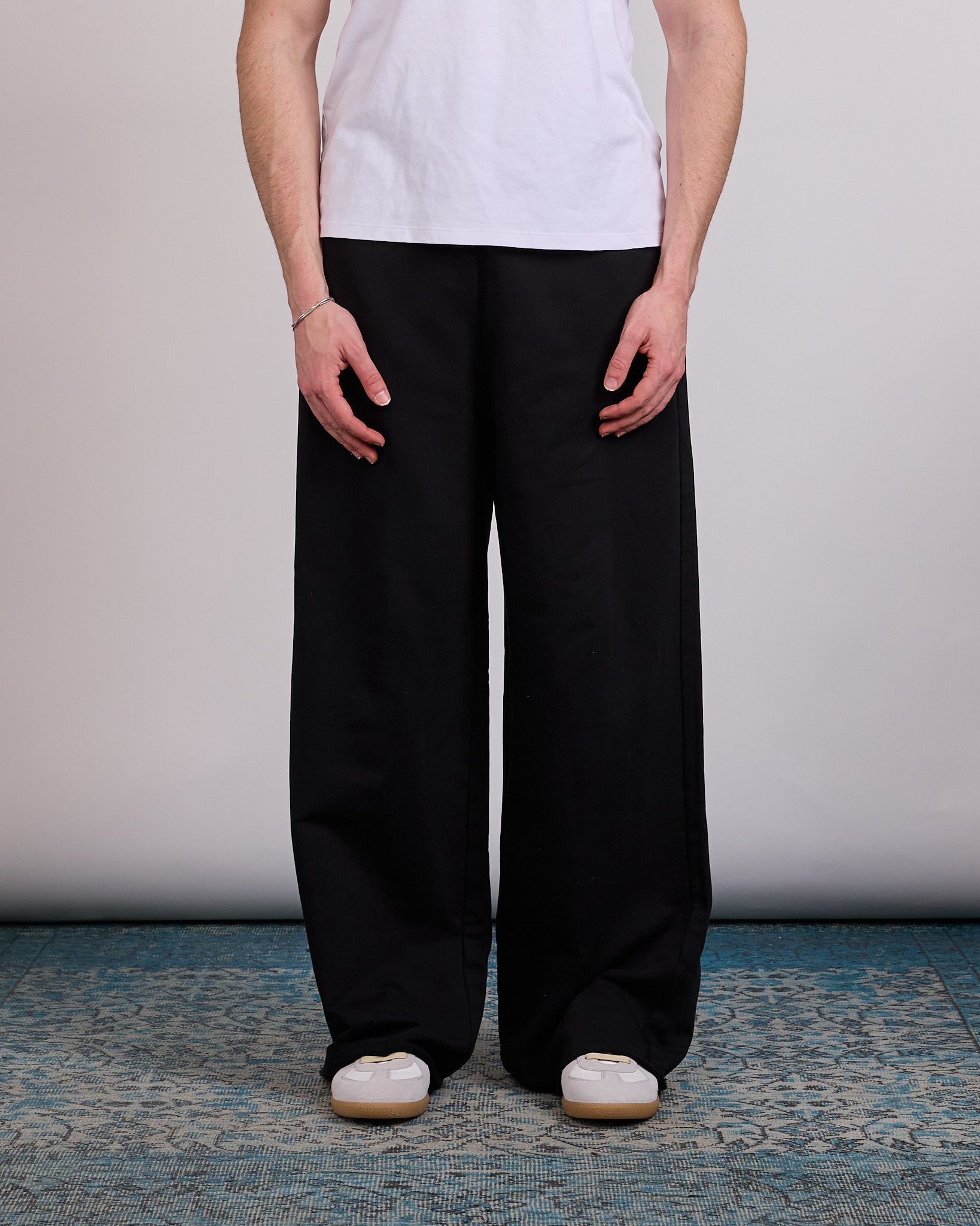 Maison Margiela MM6 Unbrushed Relaxed Sweatpant Black – LESS 17