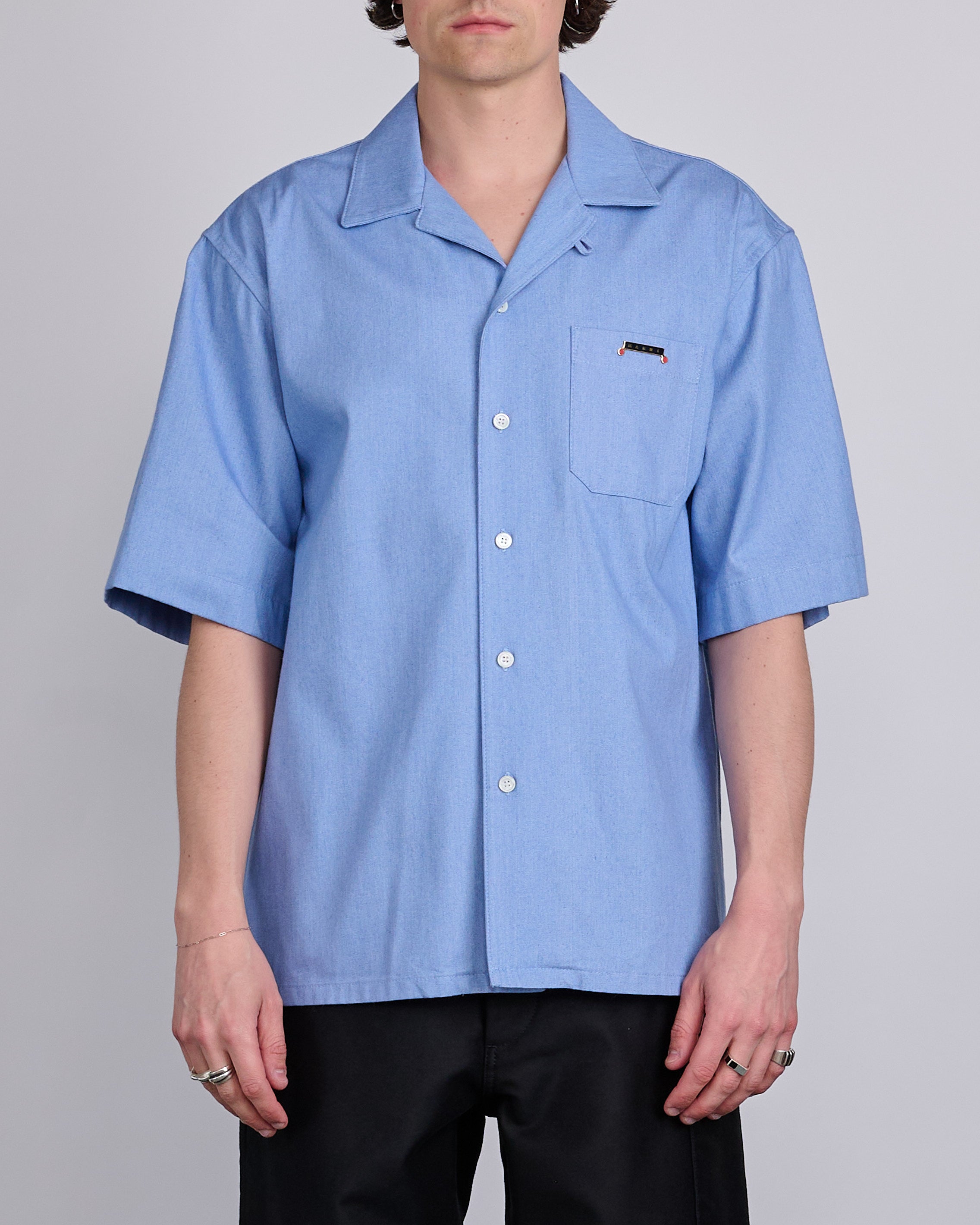 MARNI ライトブルー シャツ Light blue organic poplin shirt with peeping Marni logo | Marni