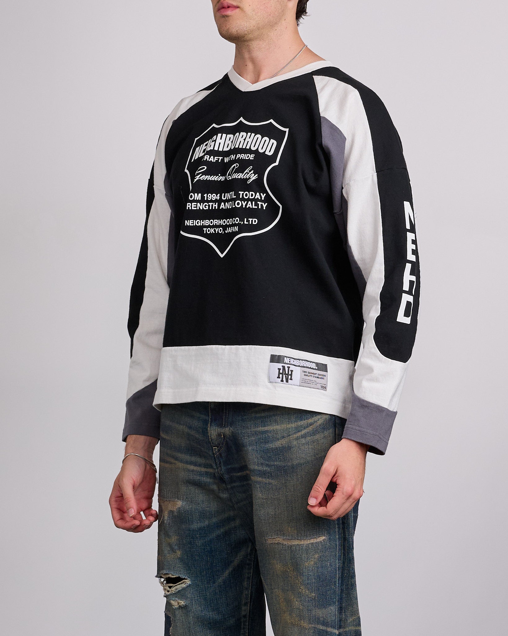 Neighborhood Hockey LS Crewneck Black – LESS 17