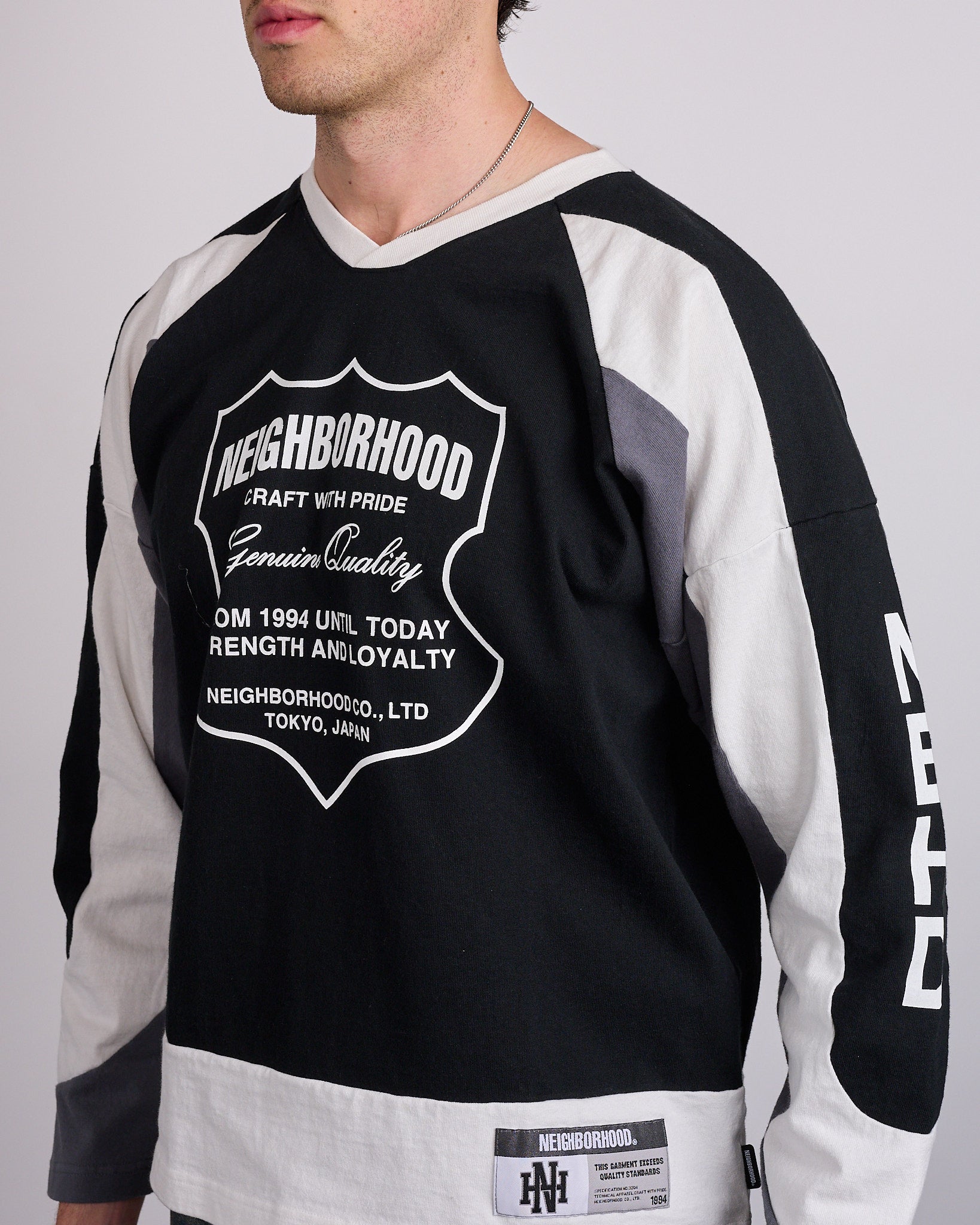 Neighborhood Hockey LS Crewneck Black – LESS 17
