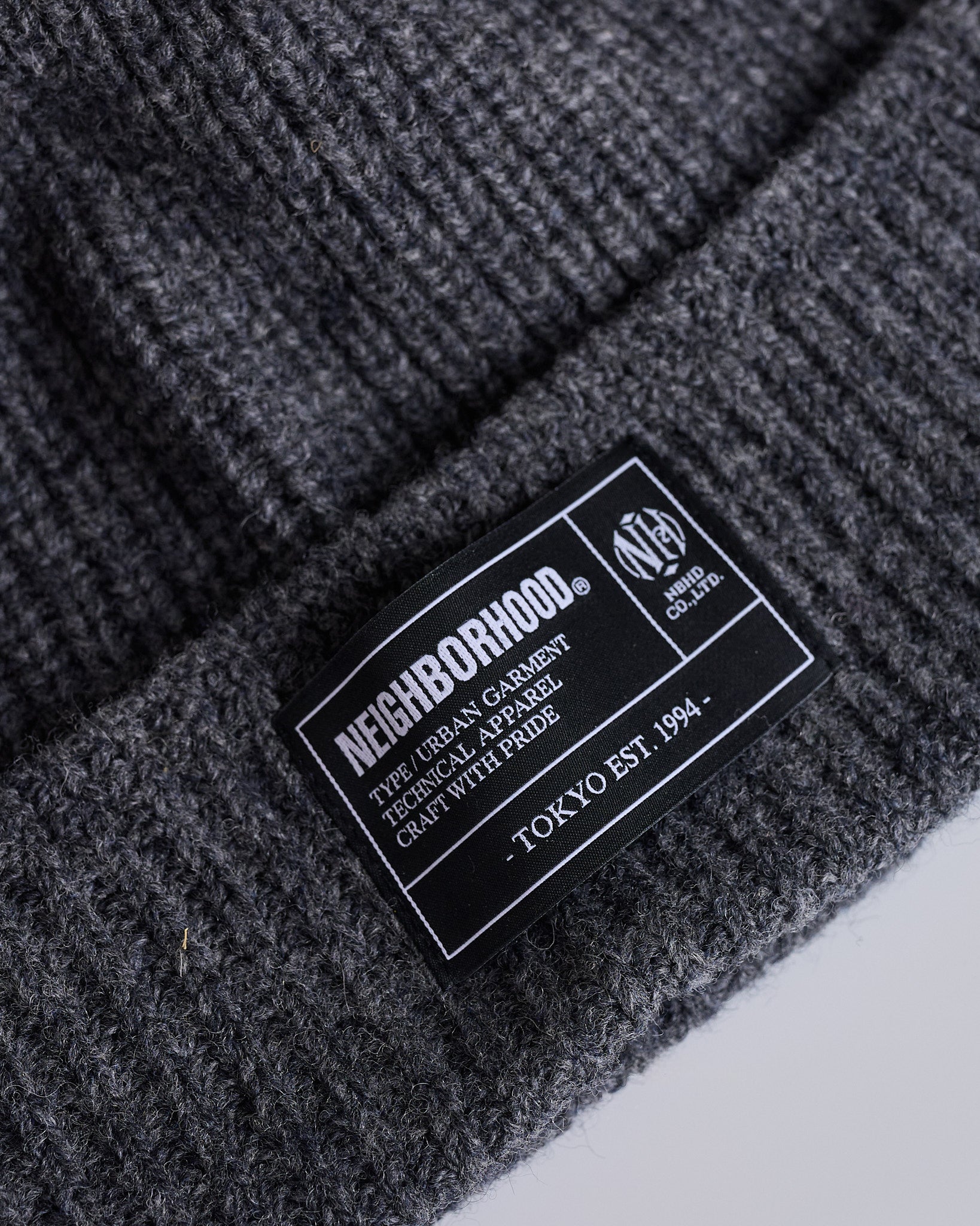 Neighborhood JP Beanie Charcoal – LESS 17