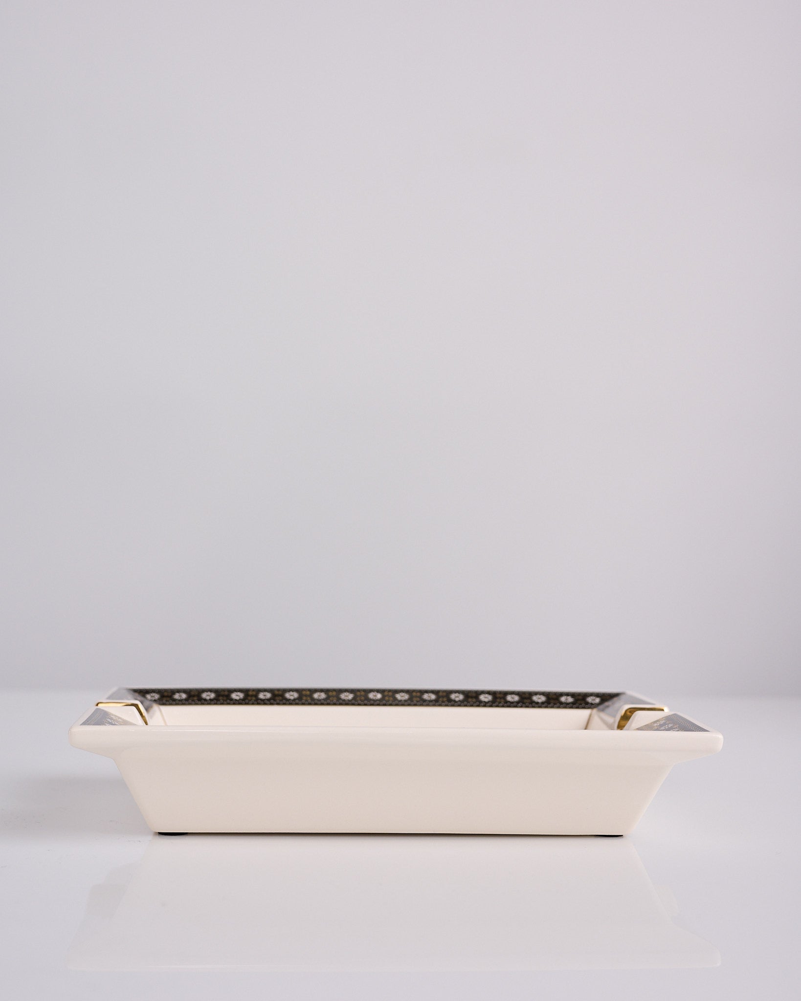 Neighborhood Square Incense Tray Black – LESS 17