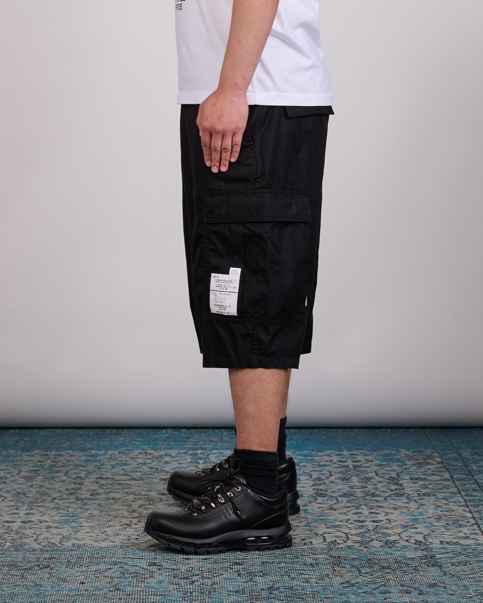 Neighborhood Wide Cargo Shorts 261 Black – LESS 17