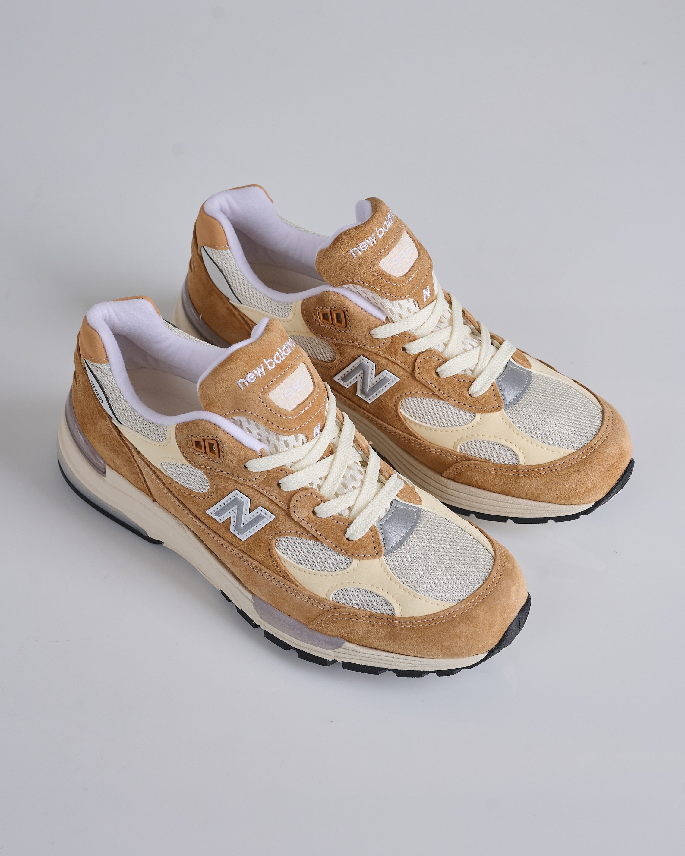 New Balance U992 MiUSA Sweet Caramel/Calcium – LESS 17