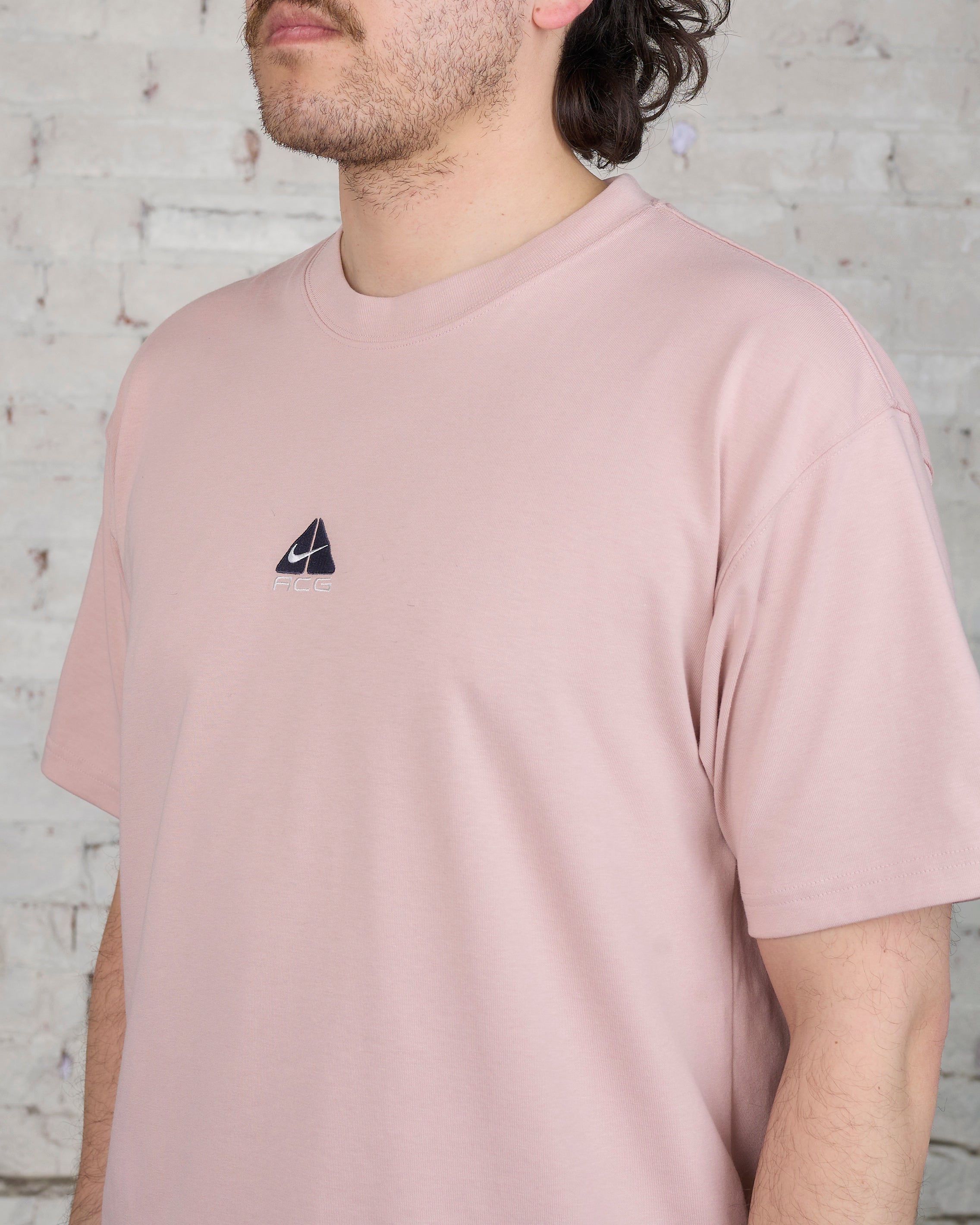 Nike on sale tee pink