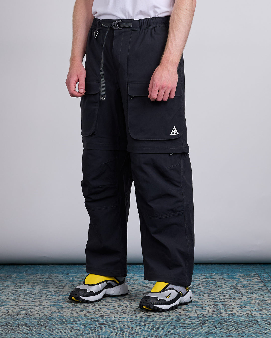 Nike ACG "Smith Summit" Zip Cargo Pants Black Anthracite Summit White