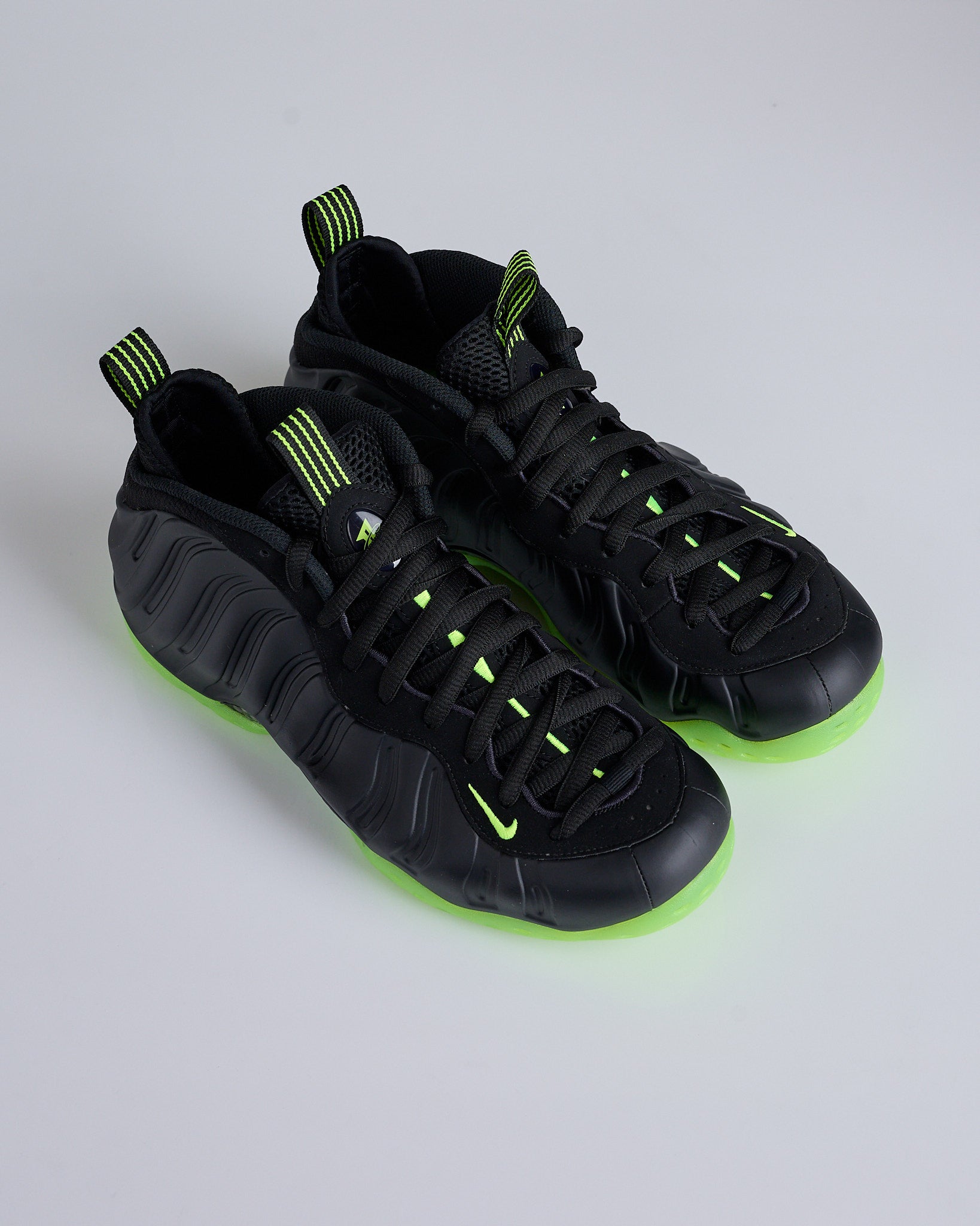 nike foamposite volt volt black