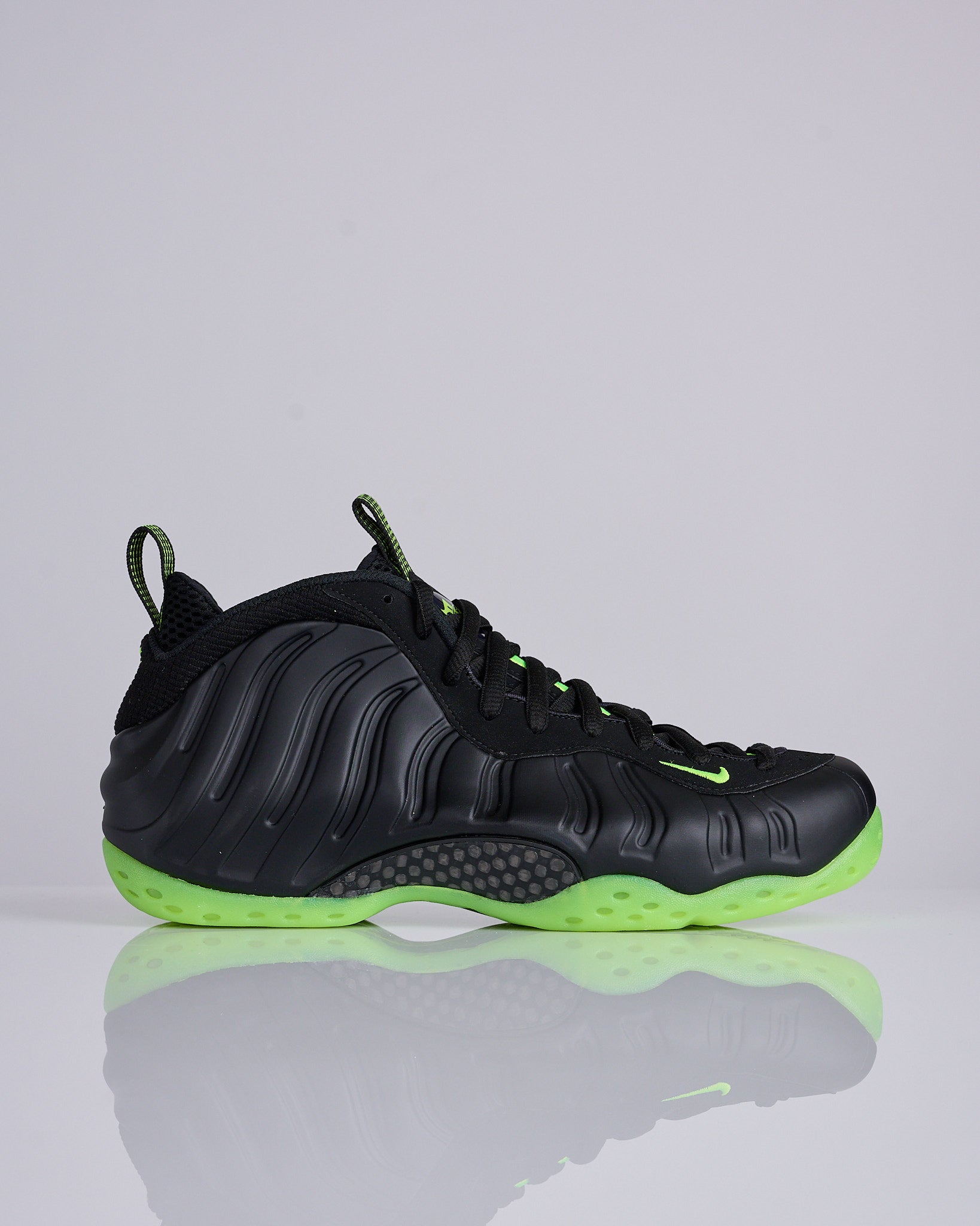 nike little posite one volt