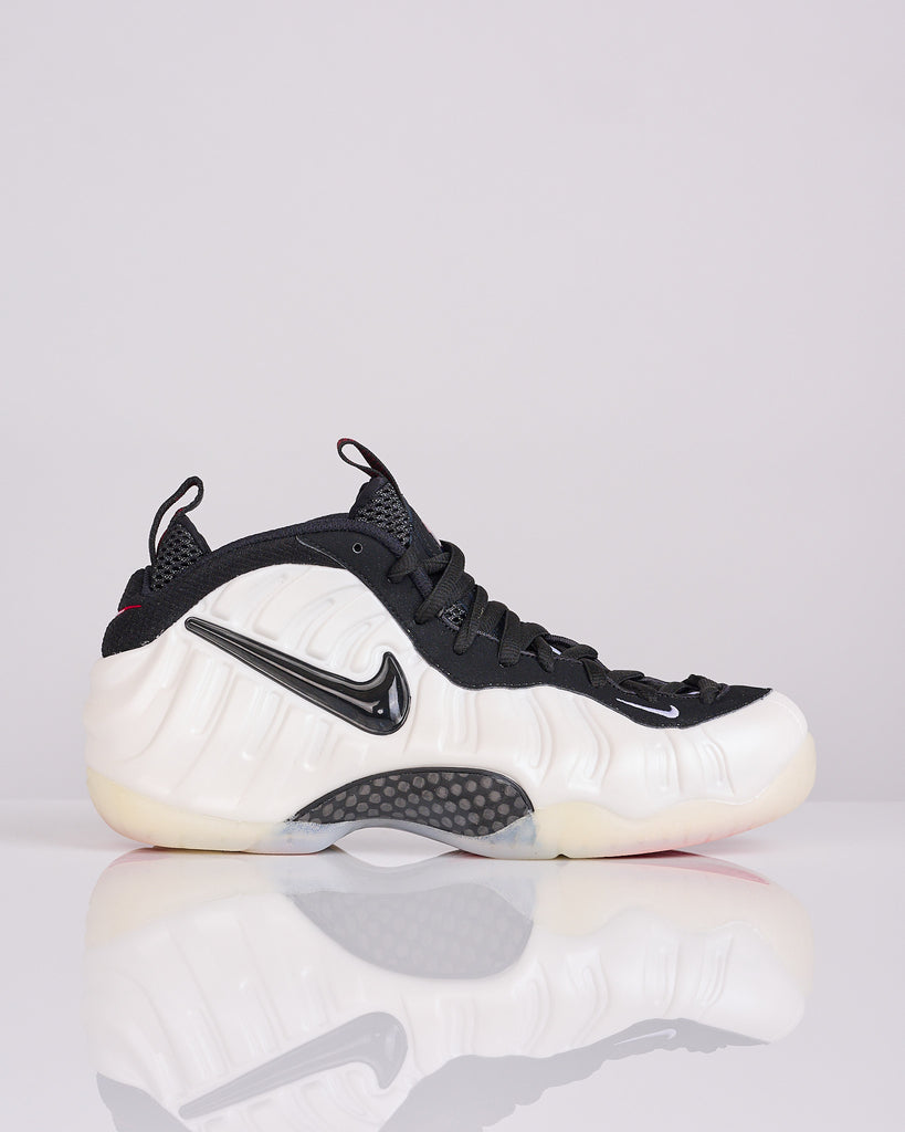 foamposites white and black