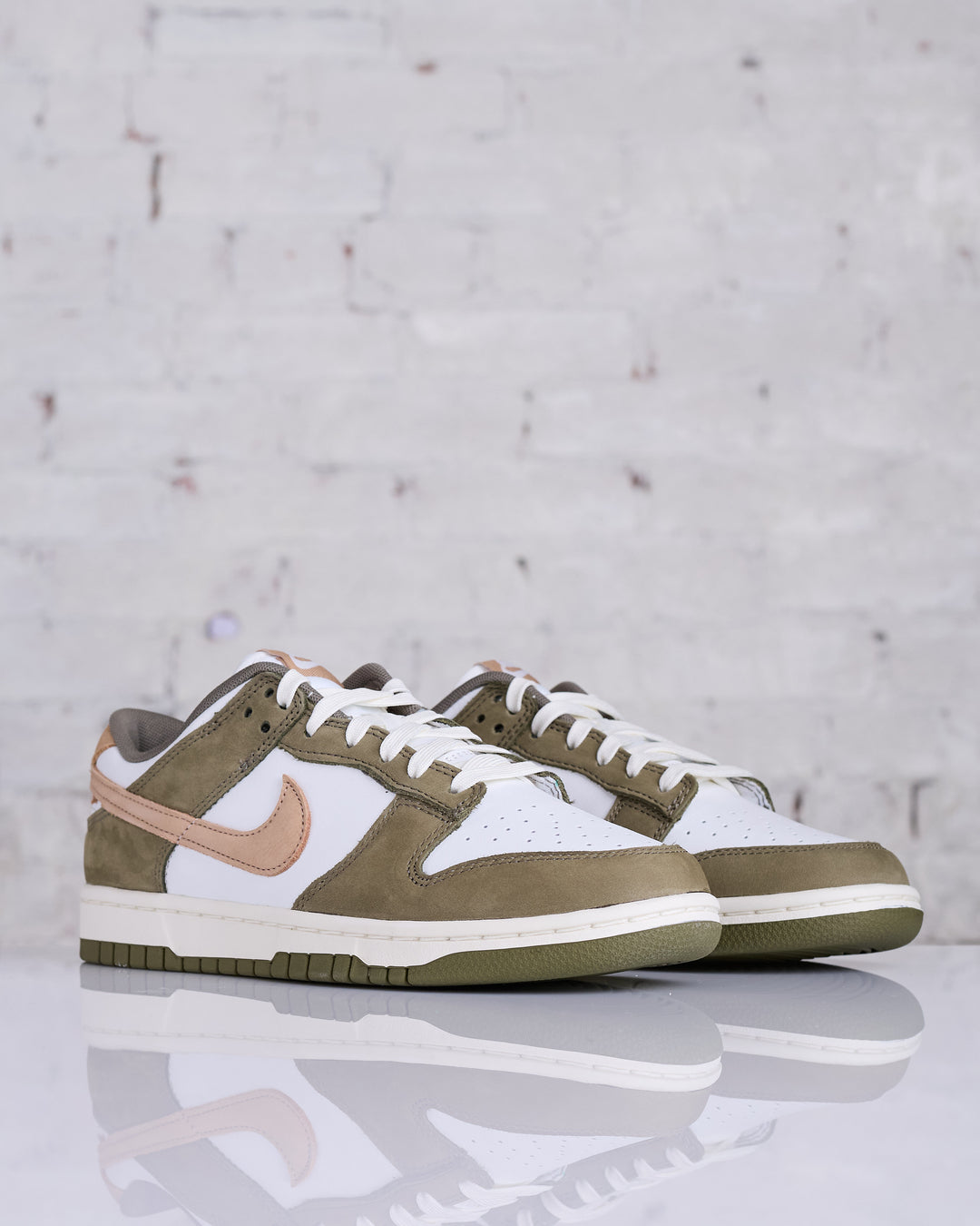 Nike Men's Dunk Low Retro Premium Medium Olive/Hemp-Summit White-Sail