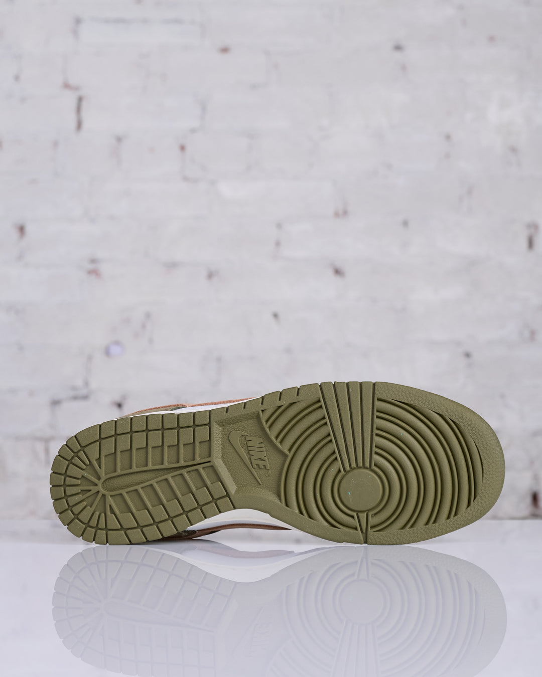 Nike Men's Dunk Low Retro Premium Medium Olive/Hemp-Summit White-Sail