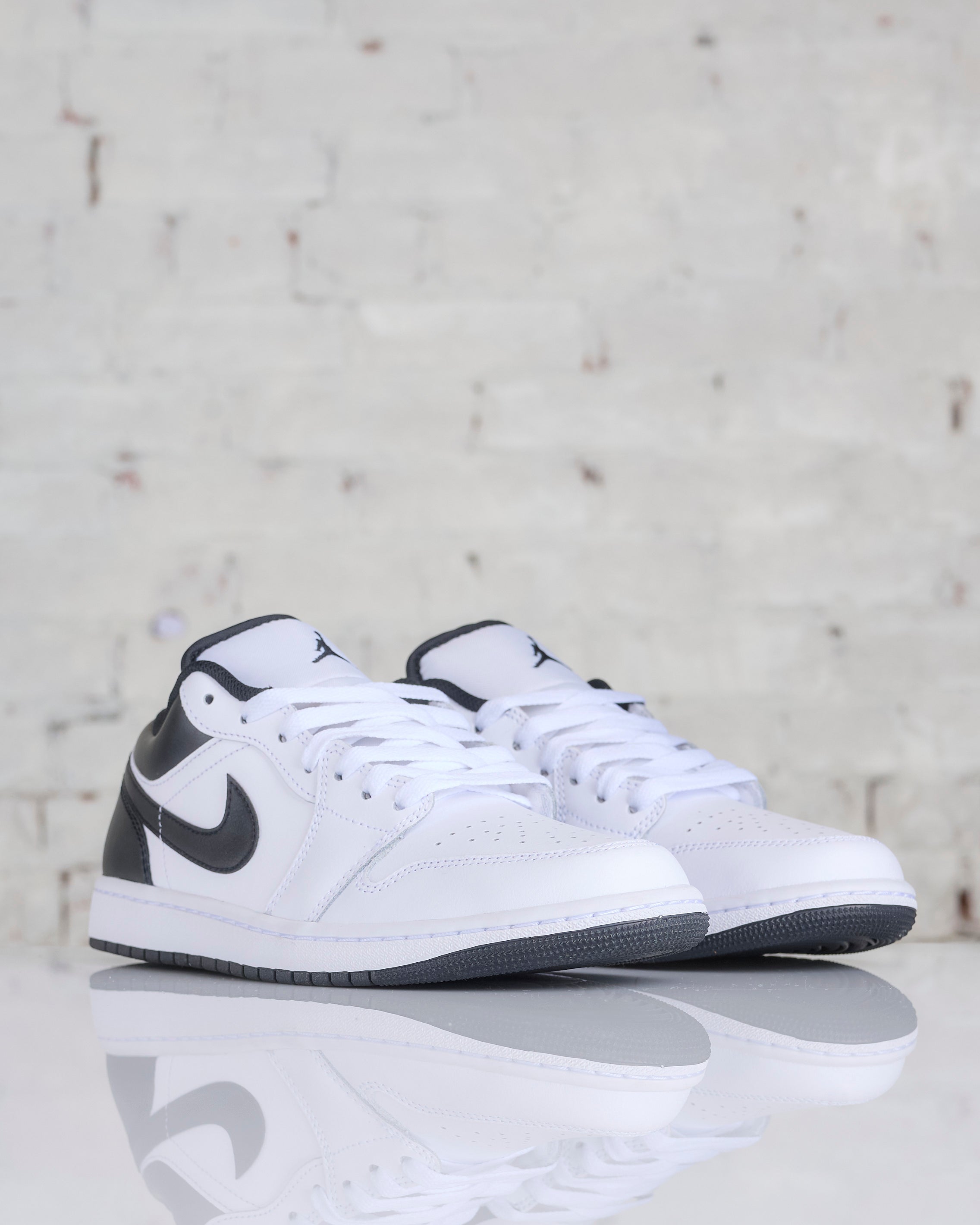 Air jordan hotsell 1 mens white