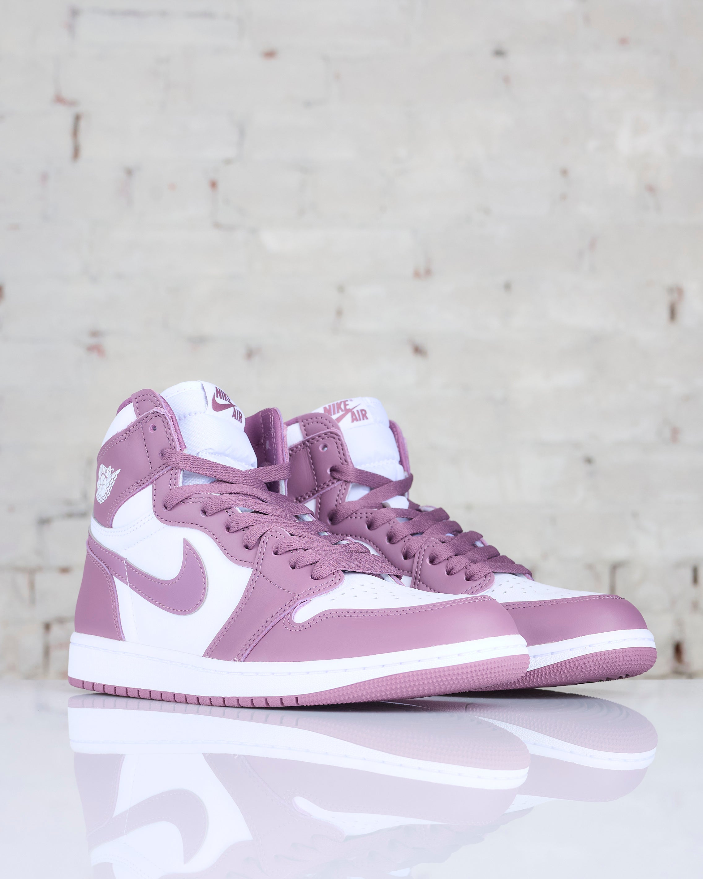 Nike Men's Air Jordan 1 Retro High OG White / Sky J Mauve-White DZ5485-105