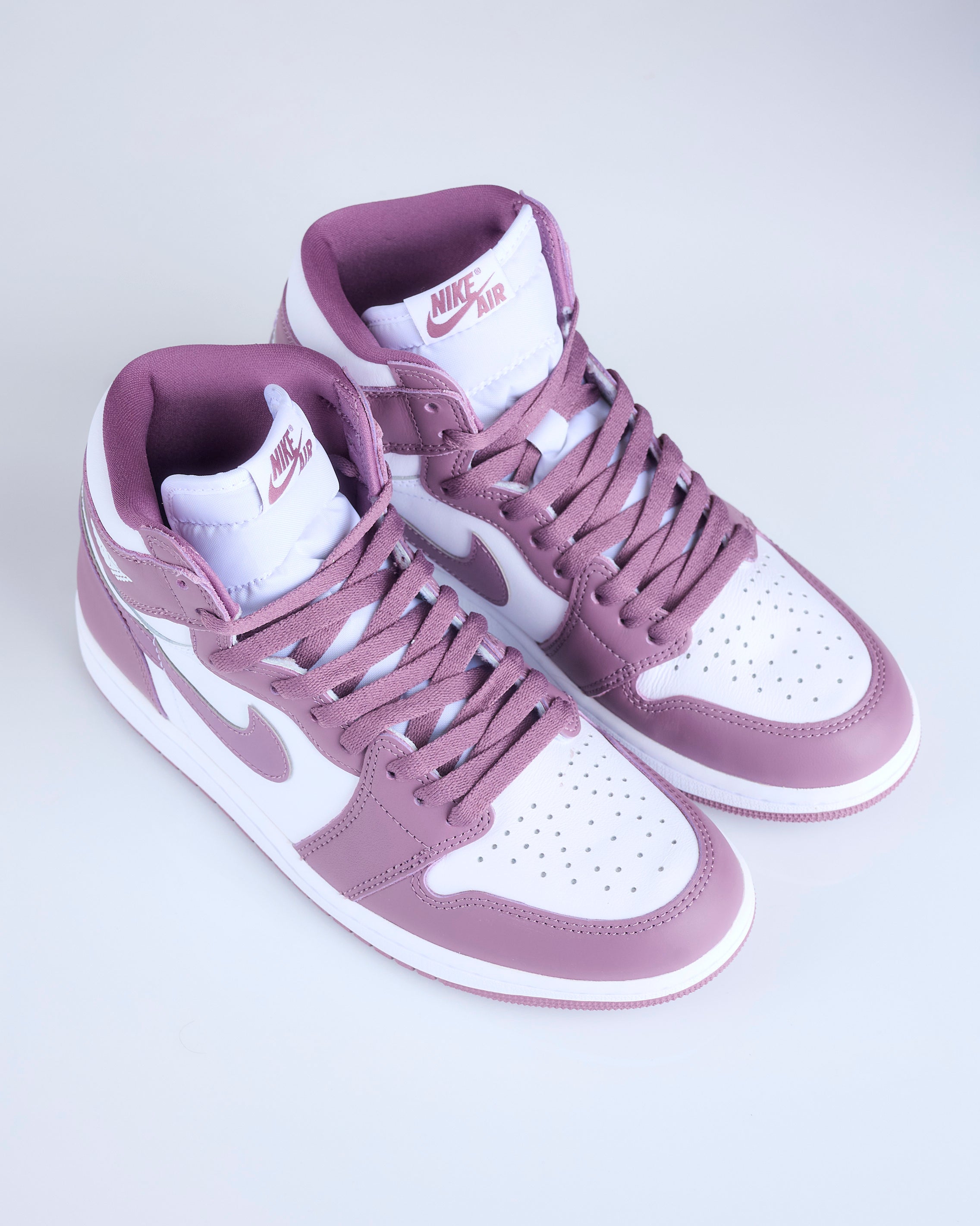 Nike Men's Air Jordan 1 Retro High OG White / Sky J Mauve-White DZ5485-105