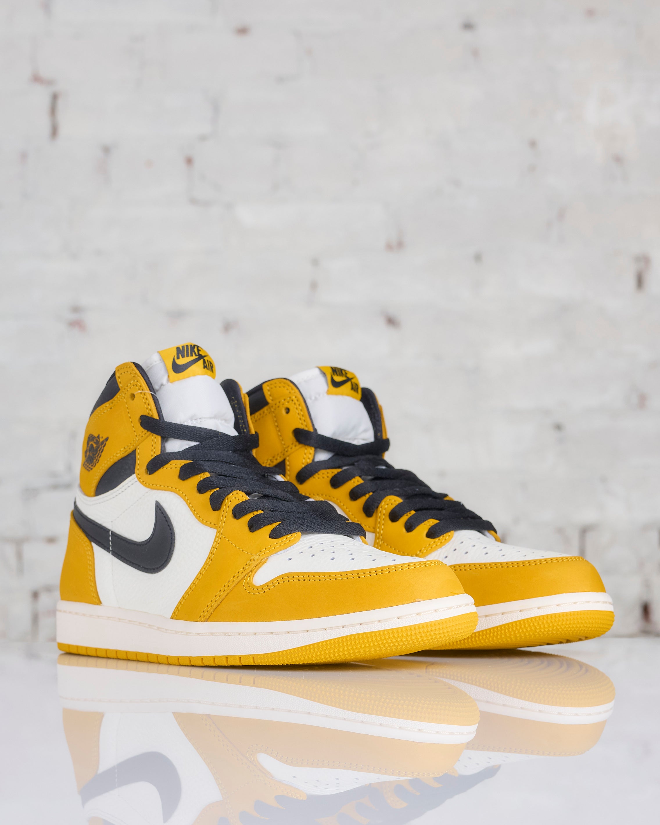 Nike Men's Air Jordan 1 Retro High OG Yellow Ochre Black-Sail