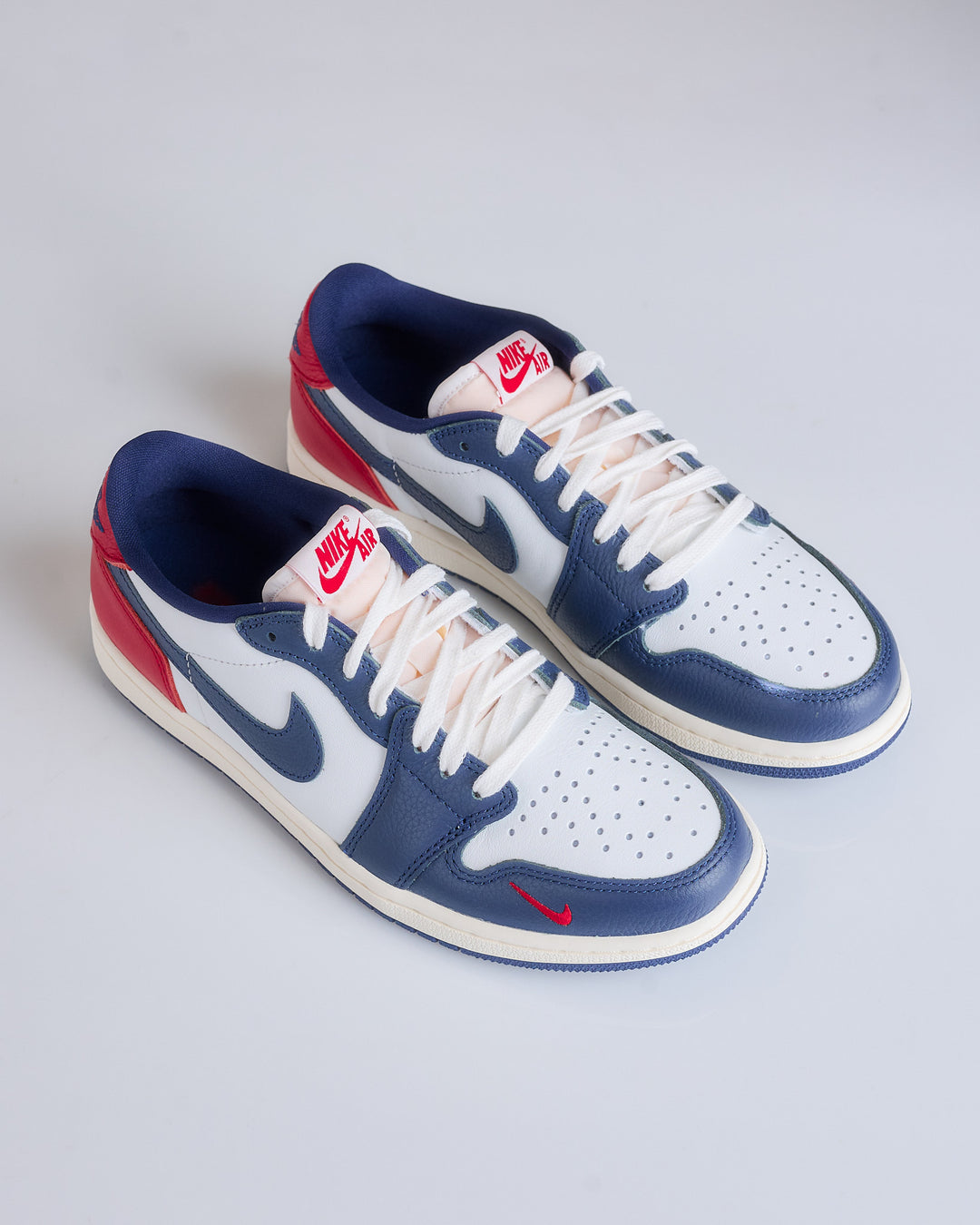 Nike Men's Air Jordan 1 Retro Low Summit White Gym Red-Midnight Navy