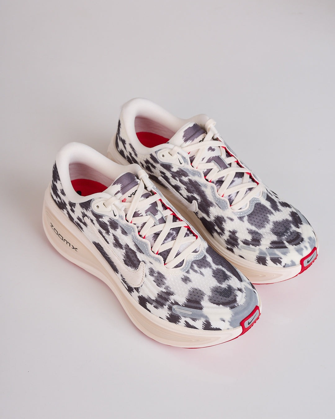 Nike Vomero Plus Sail Sail-University Red-Lt Orewood Brn IR0032-100