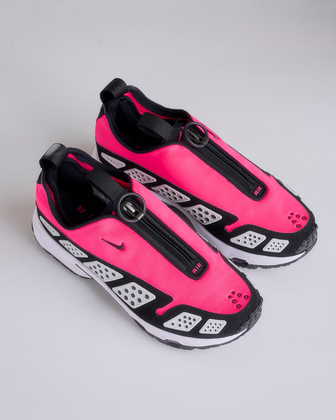 Nike Women's Air Max SNDR Hyper Pink Black-White