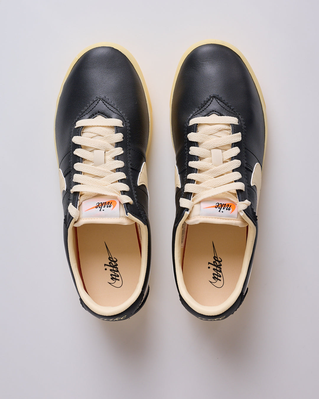 Nike Women's Astrograbber Leather Black Muslin-Sail II1259 001