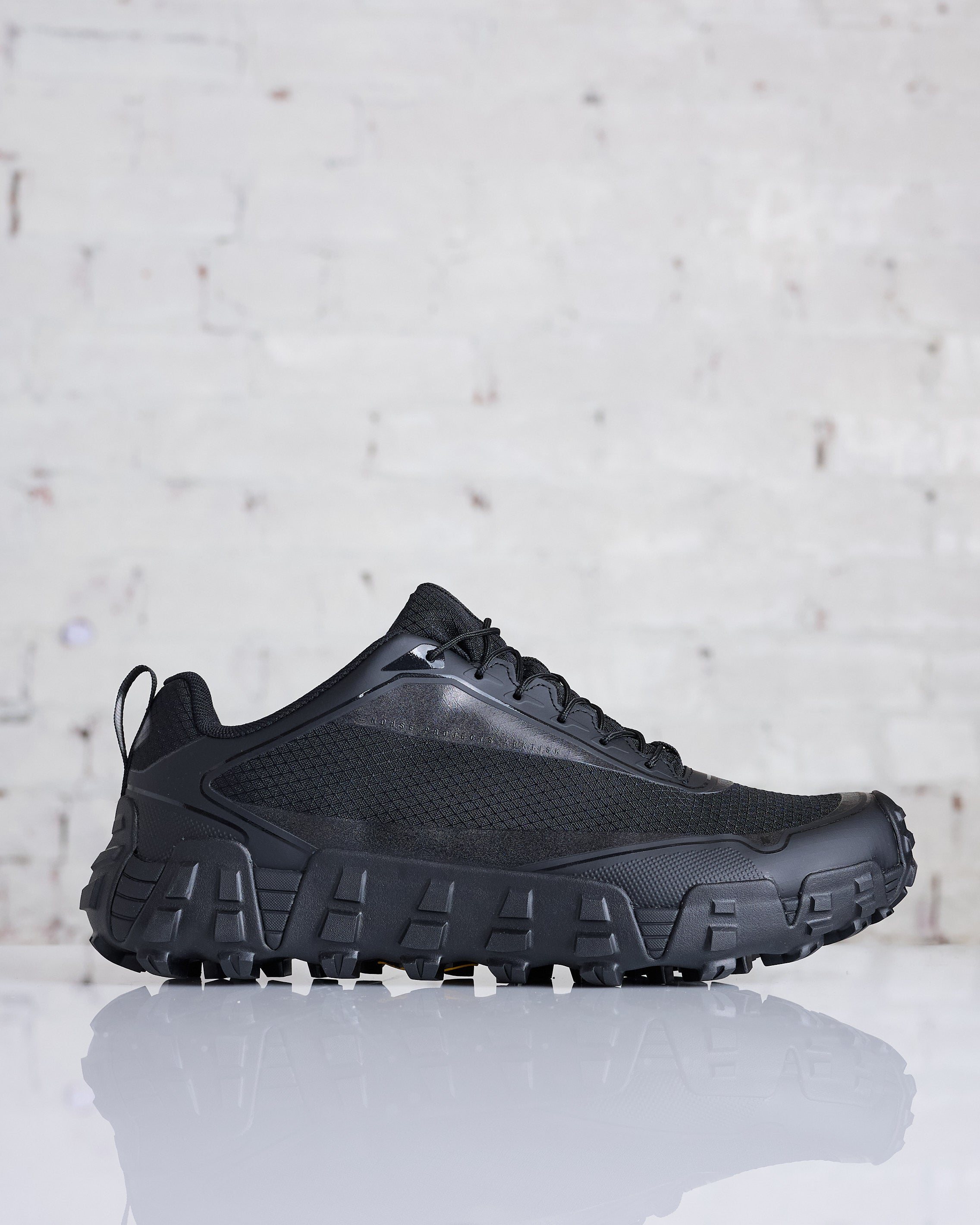 Norse Projects Lace-Up Hyper Runner V08 Black – LESS 17