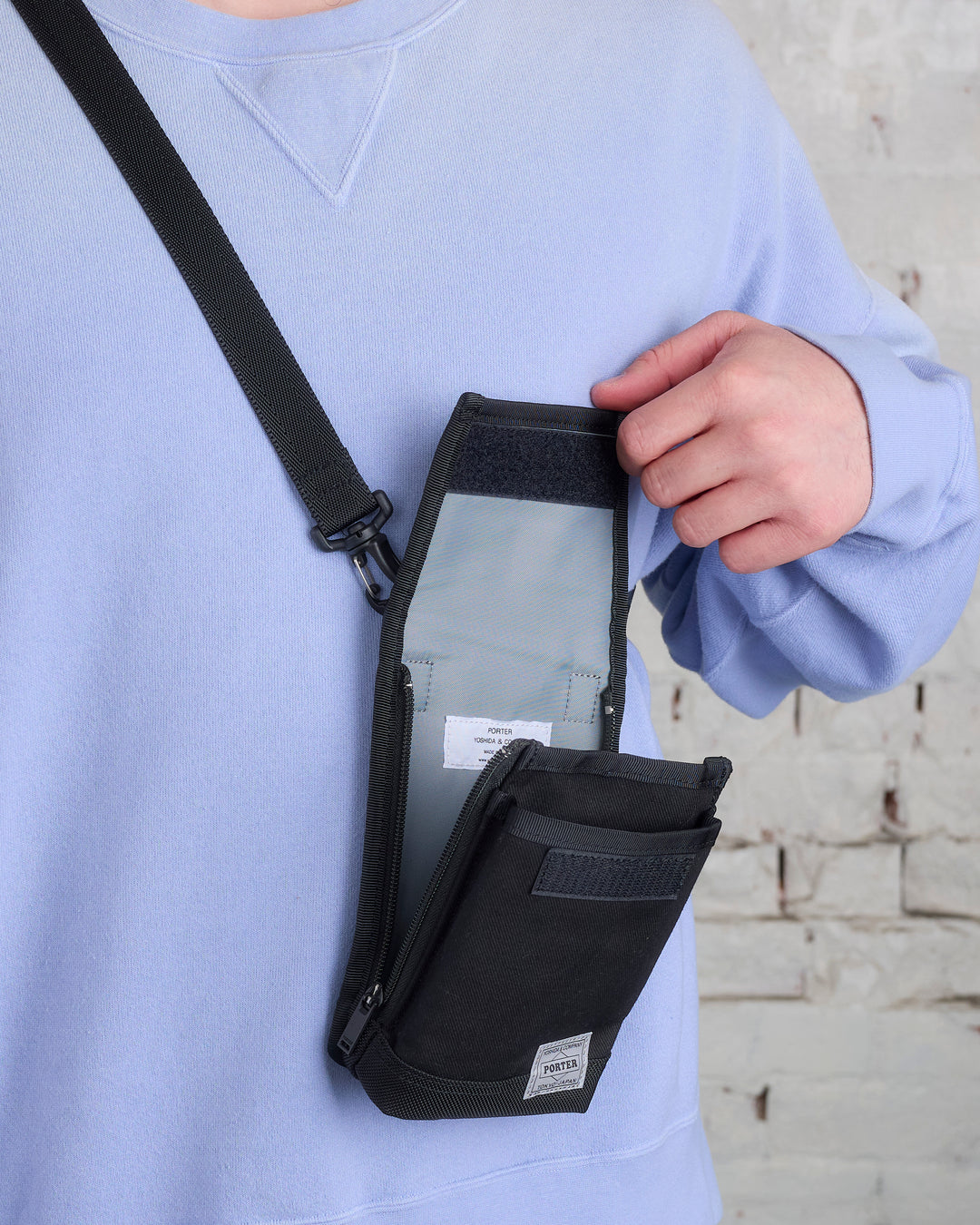 Porter Switch Shoulder Pouch Black – LESS 17