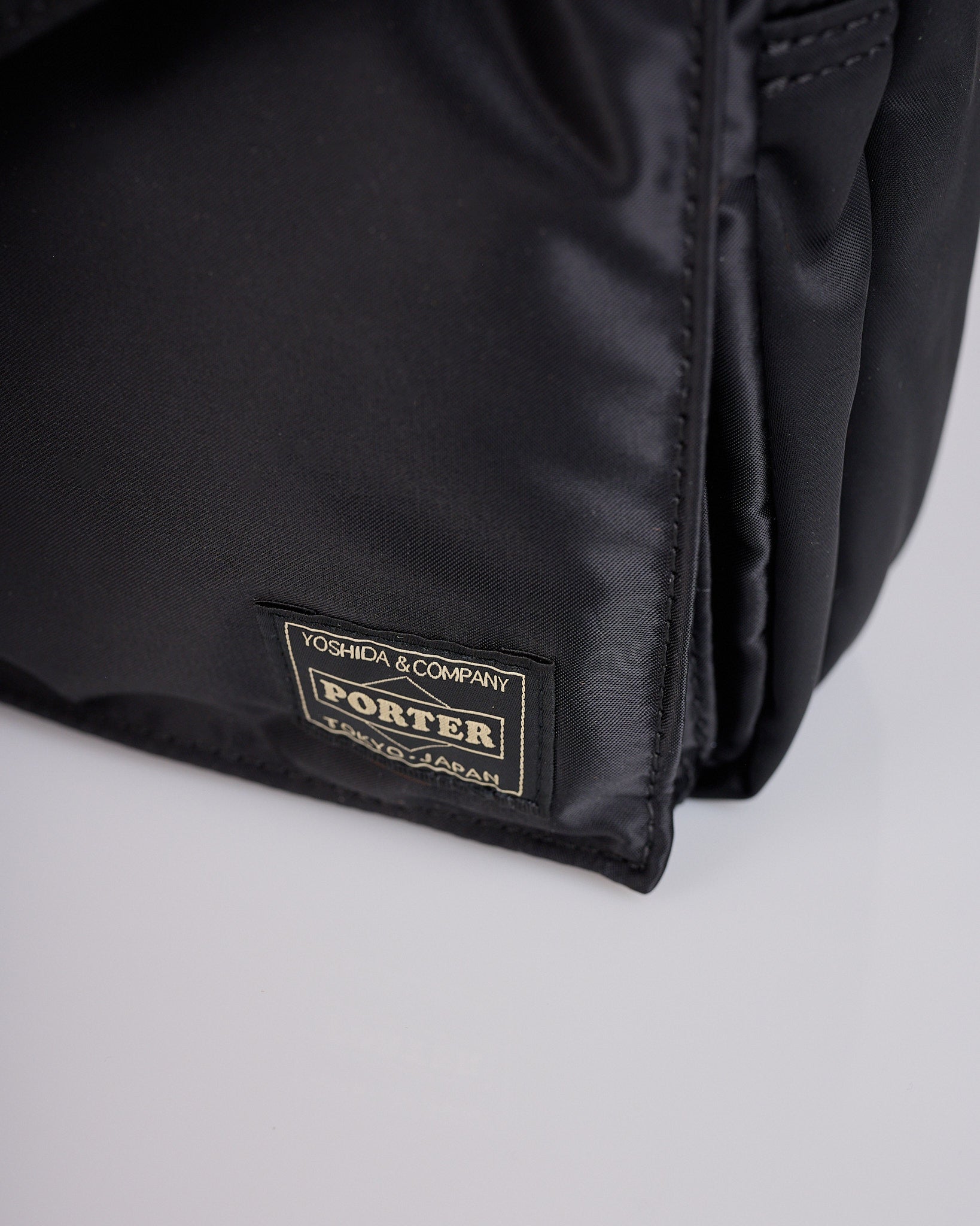 Porter Tanker Vertical Bag Black – LESS 17