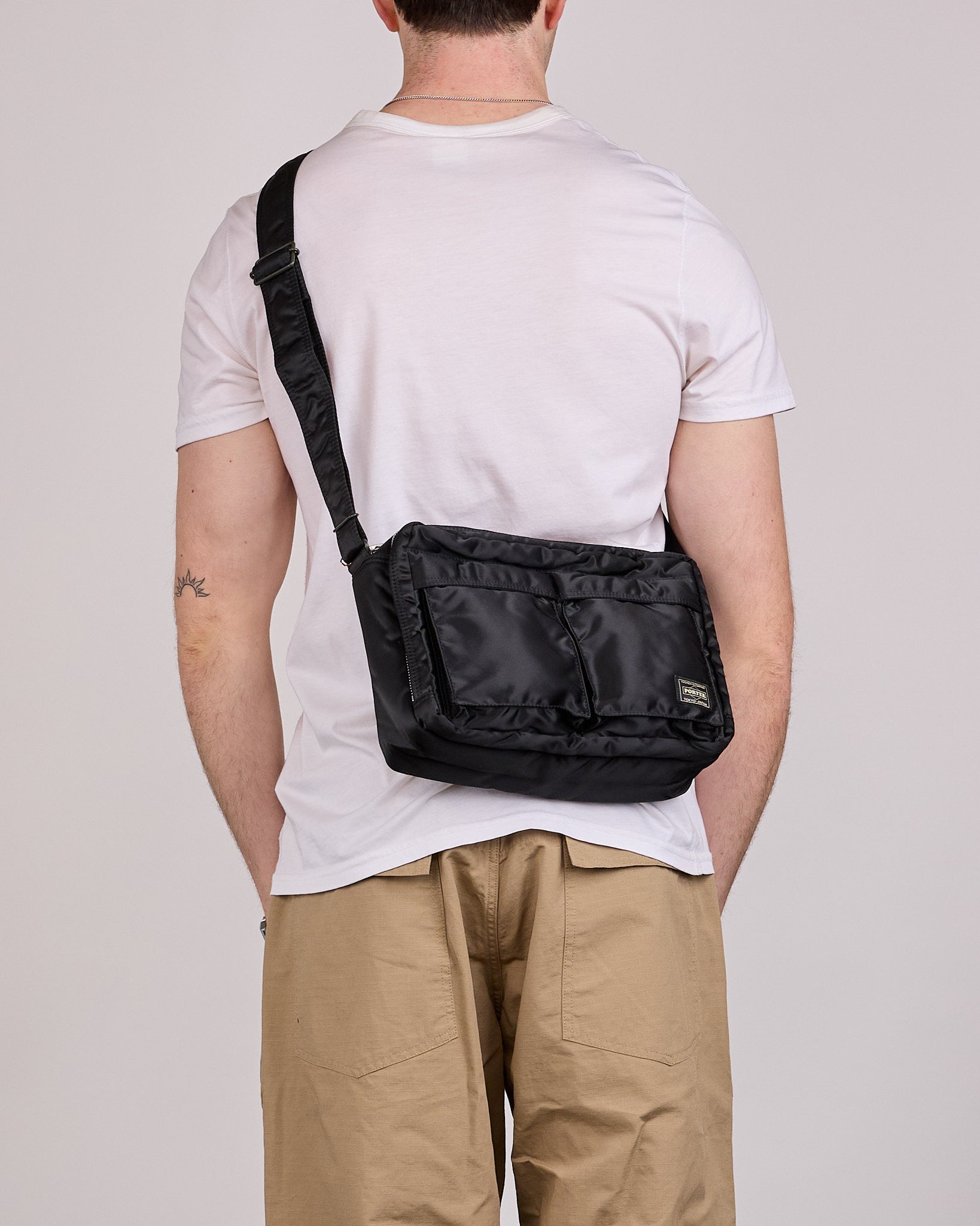 PORTER / TANKER BAG 黒 TANKER(タンカー) VERTICAL BAG | 吉田カバンホームページ | YOSHIDA & Co.