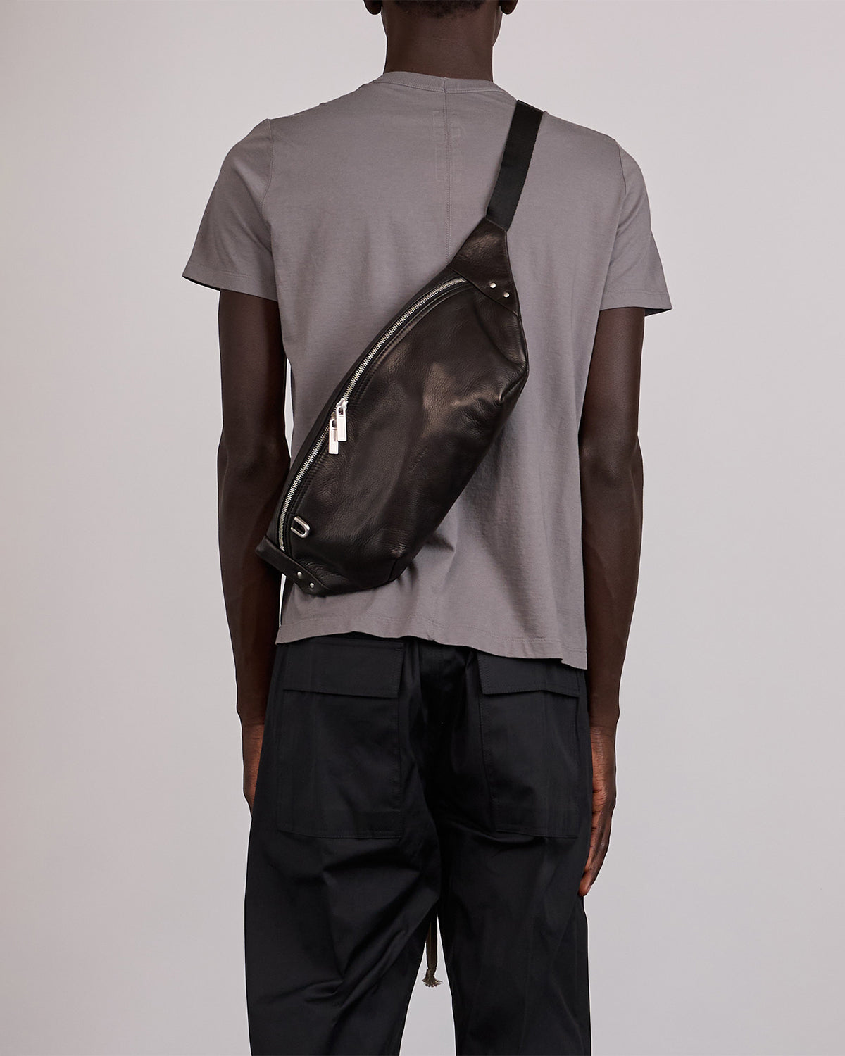 rick owensボディバッグ 黒　BUMBAG Rick Owens Bumbag Grainy Leather Black – LESS 17