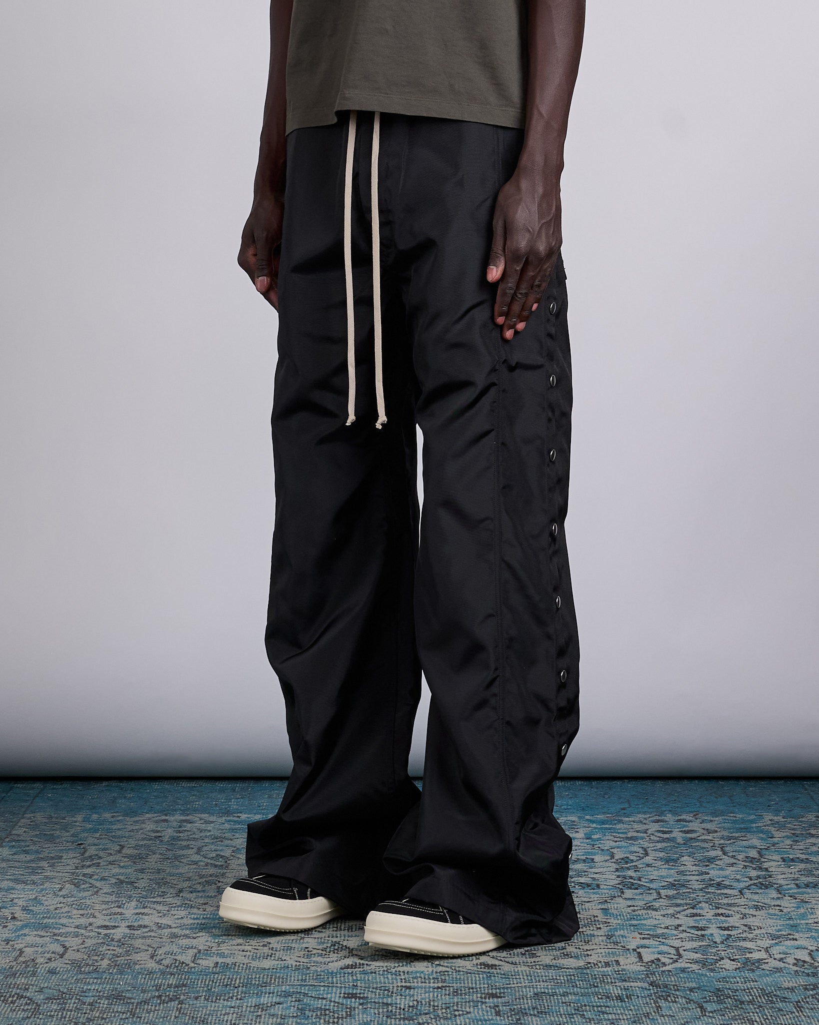 パンツ Rick Owens drkshdw pusher pants Rick Owens DRKSHDW Wide Pusher Nylon Canvas Pant Black – LESS 17