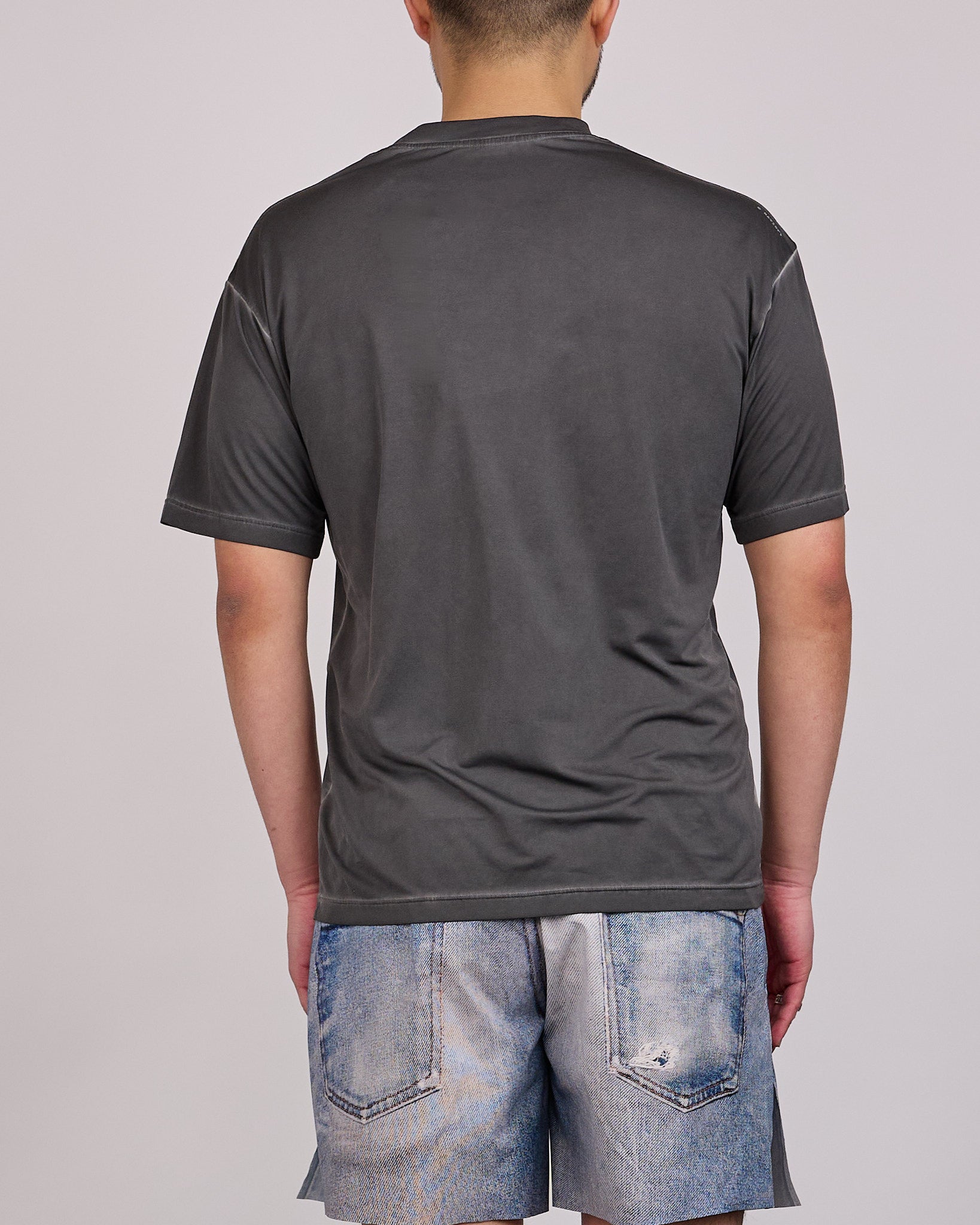 SATISFY Auralite Chest Logo T-Shirt Pigment Black – LESS 17