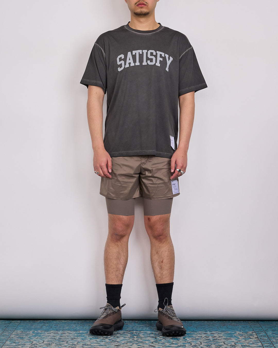 SATISFY Auralite T-Shirt Arch Graphic Pigment Black