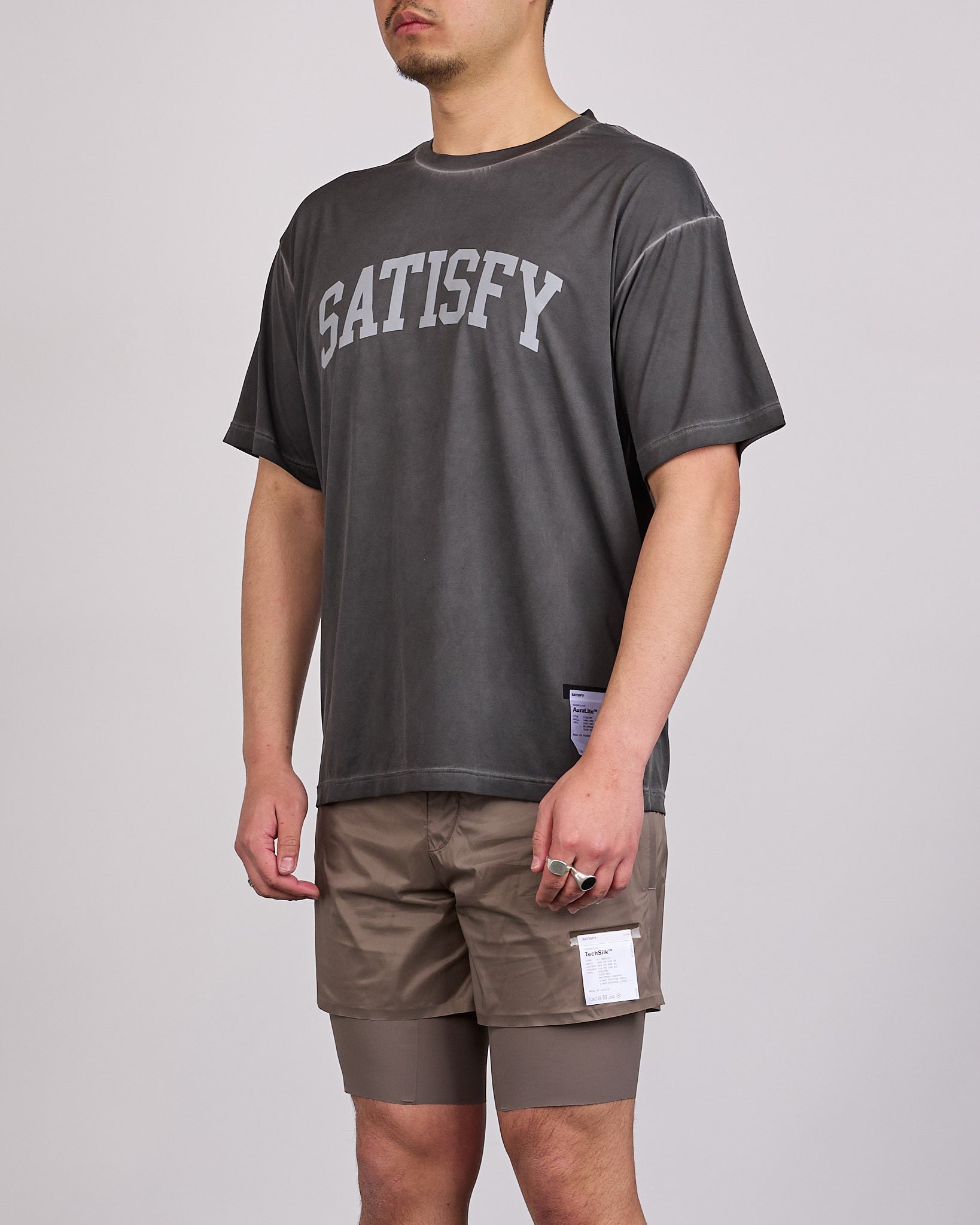 SATISFY アーチロゴTシャツ Mサイズ SATISFY アーチロゴTシャツ Mサイズ