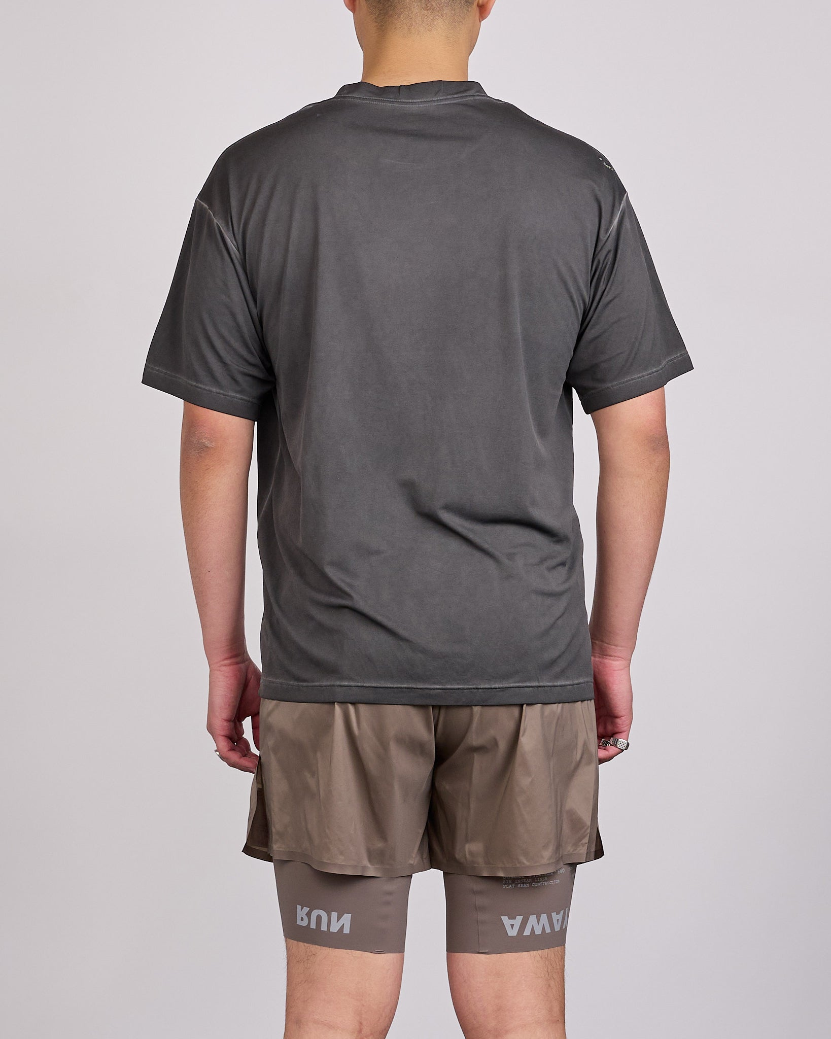 SATISFY アーチロゴTシャツ Mサイズ SATISFY アーチロゴTシャツ Mサイズ