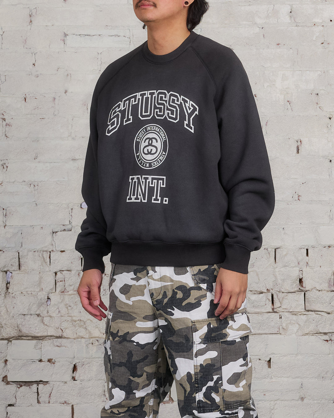 Stussy Overlock Varsity Raglan Crewneck Washed Black