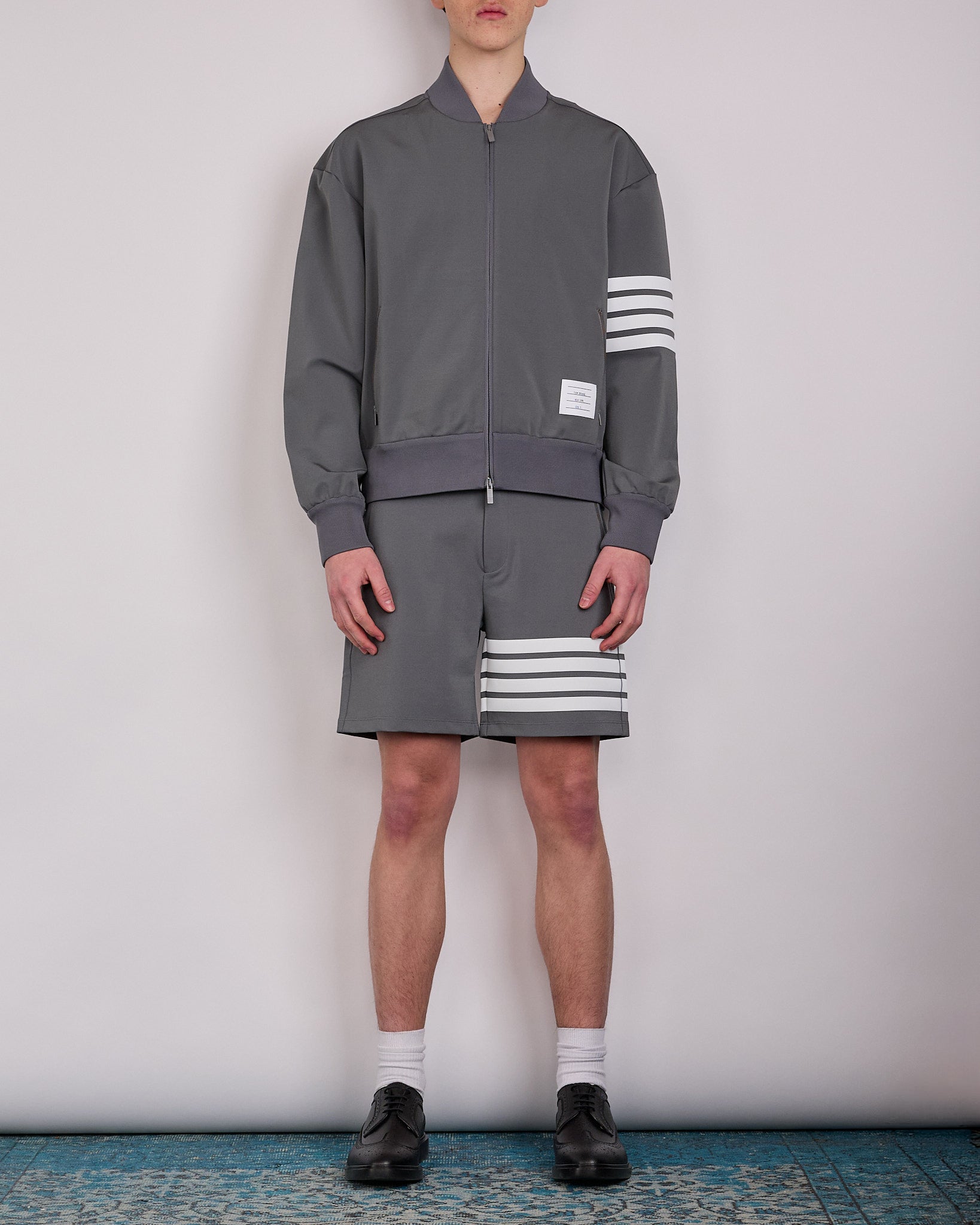 THOM BROWNE MED GREY タイ Thom Browne Mid-Thigh 3M 4-Bar Tech Short Med Grey – LESS 17