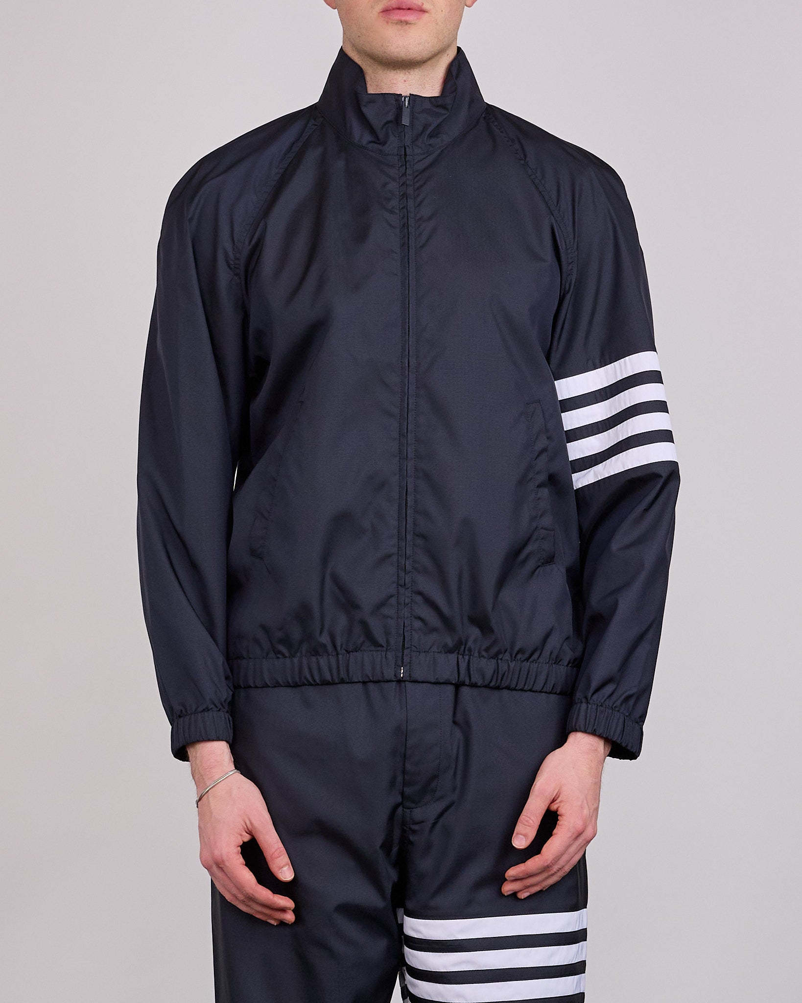 THOM BROWNE ネイビー スタジャン Thom Browne Zip Front Raglan 4 Bar Ripstop Track Jacket Navy – LESS 17