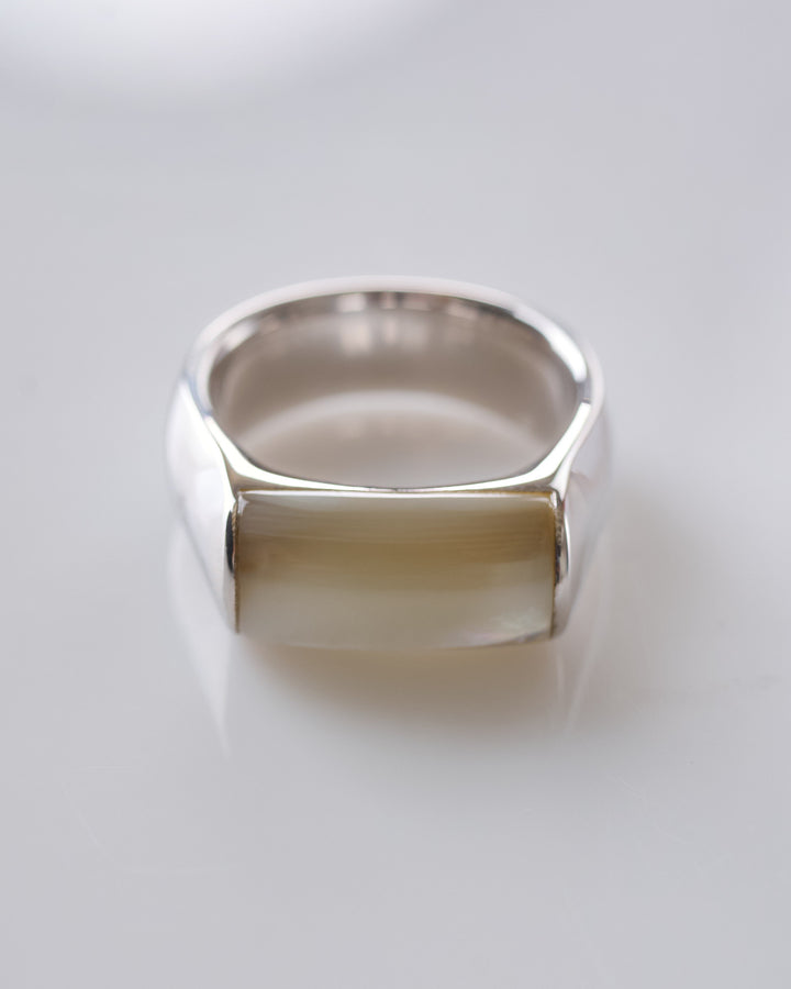 Tom Wood Crest Ring 925 Silver Mother of Pearl