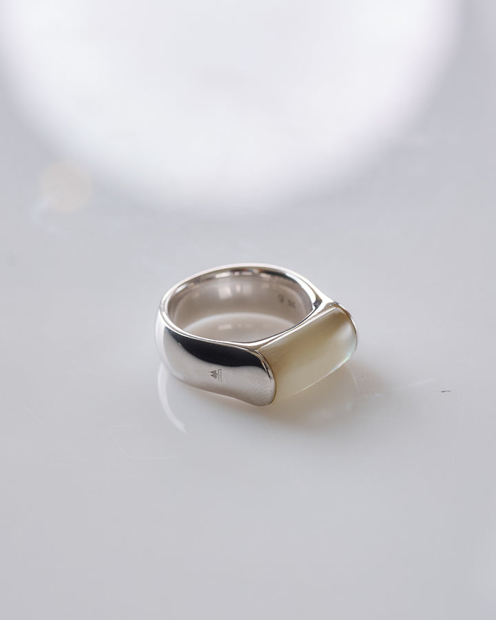 Tom Wood Crest Ring 925 Silver Mother of Pearl