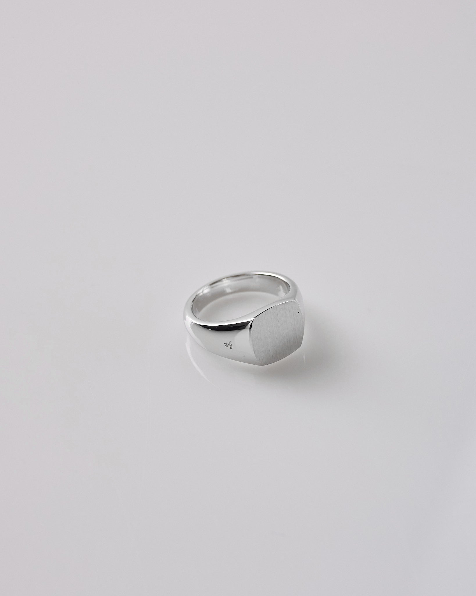 Tom Wood Kay Ring Satin Silver 925. – LESS 17