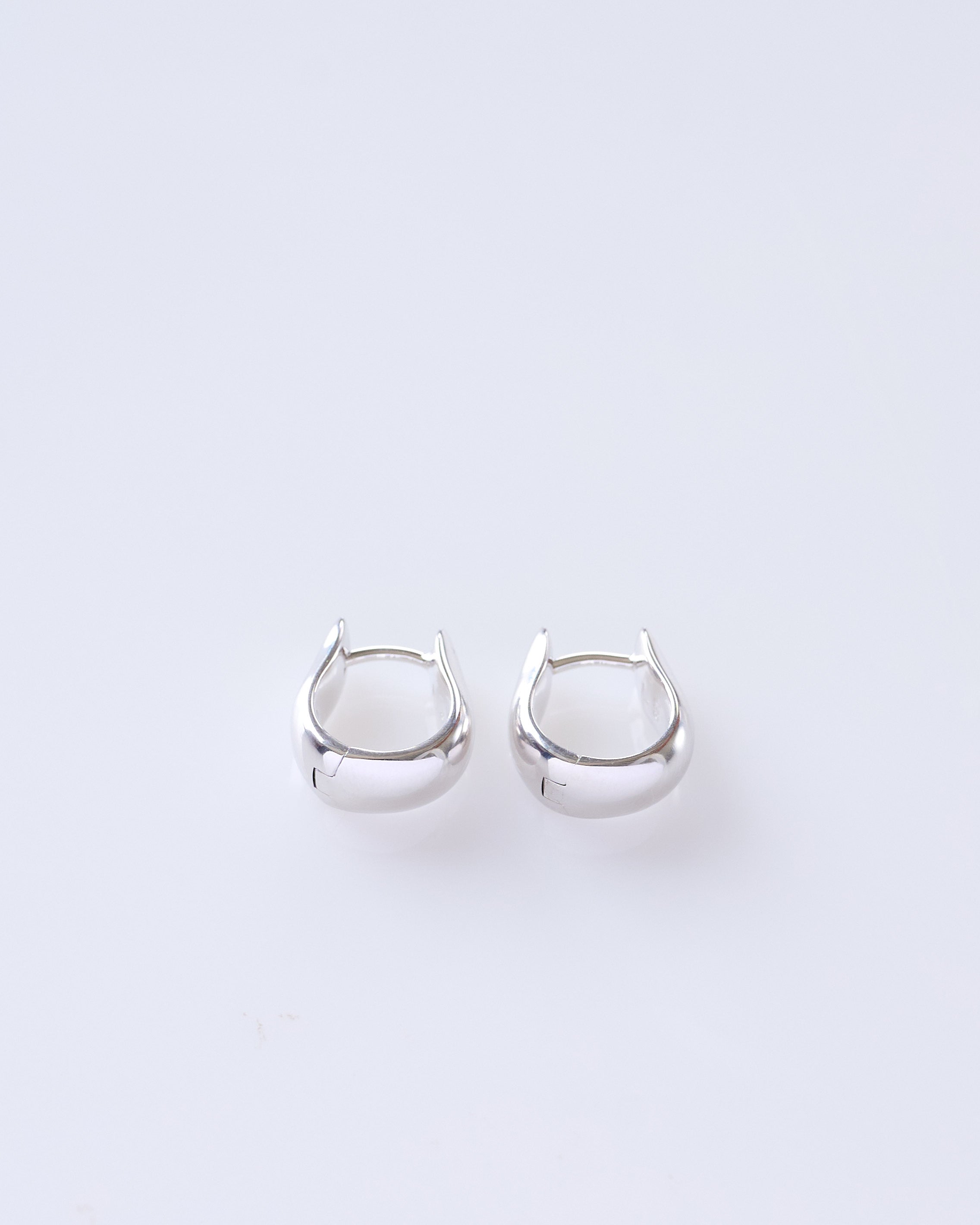 Tom Wood Oyster Hoop Small Earring Silver 925