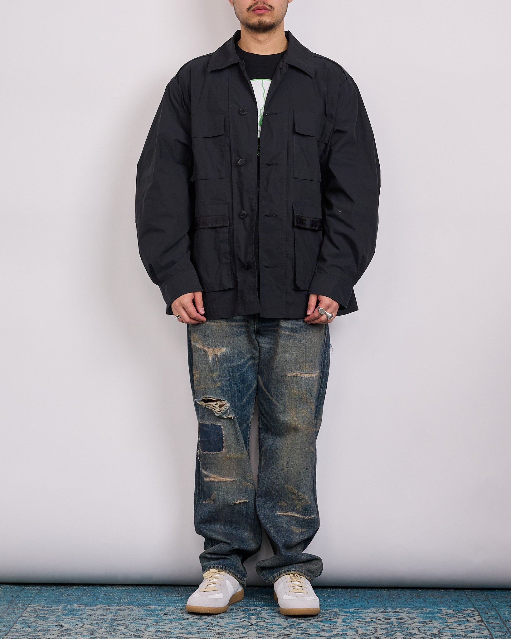 UNDERCOVER – LESS 17