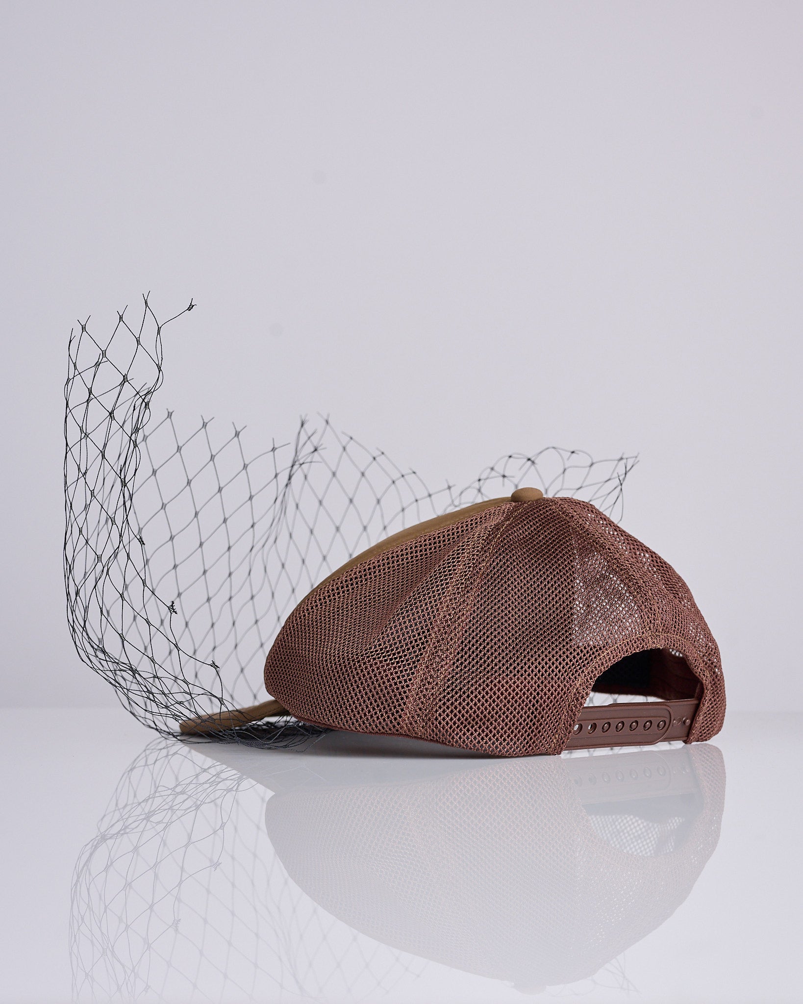 UNDERCOVER Mesh Veil Trucker Cap Brown – LESS 17