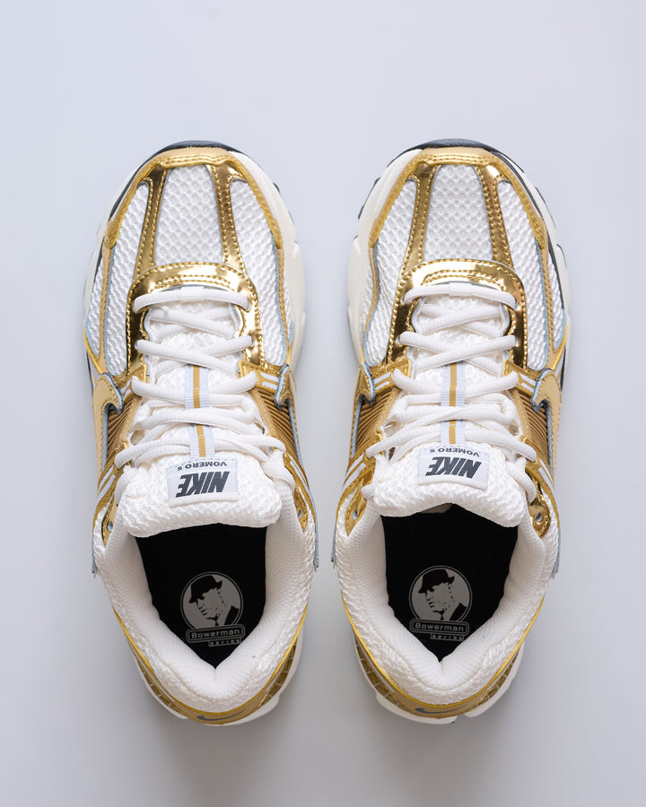 Nike Women's Nike Zoom Vomero 5 Gold Photon Dust/Metallic Gold-Gridiron-Sail