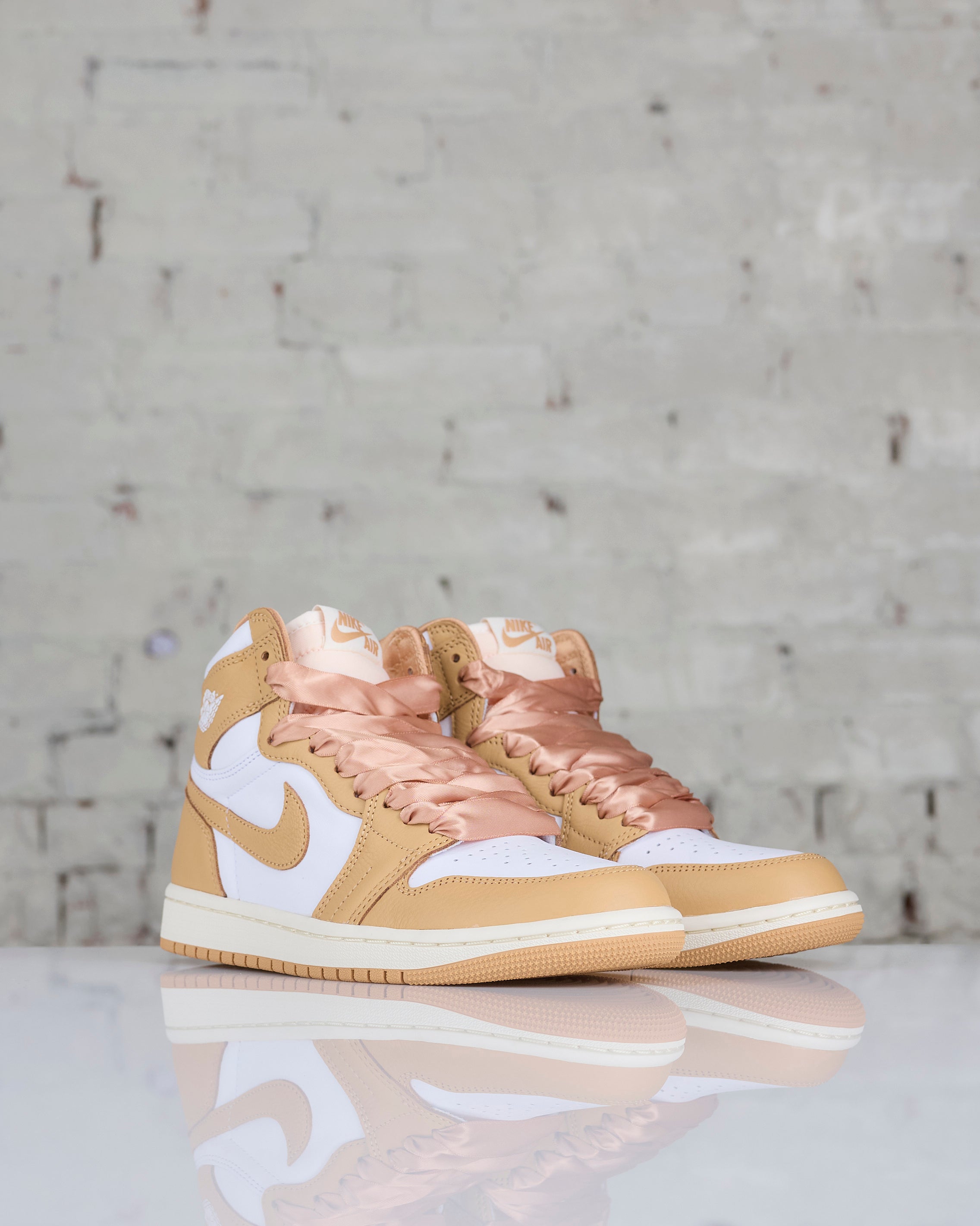 Nike Women's Air Jordan 1 Retro Hi OG Praline/White-Sail