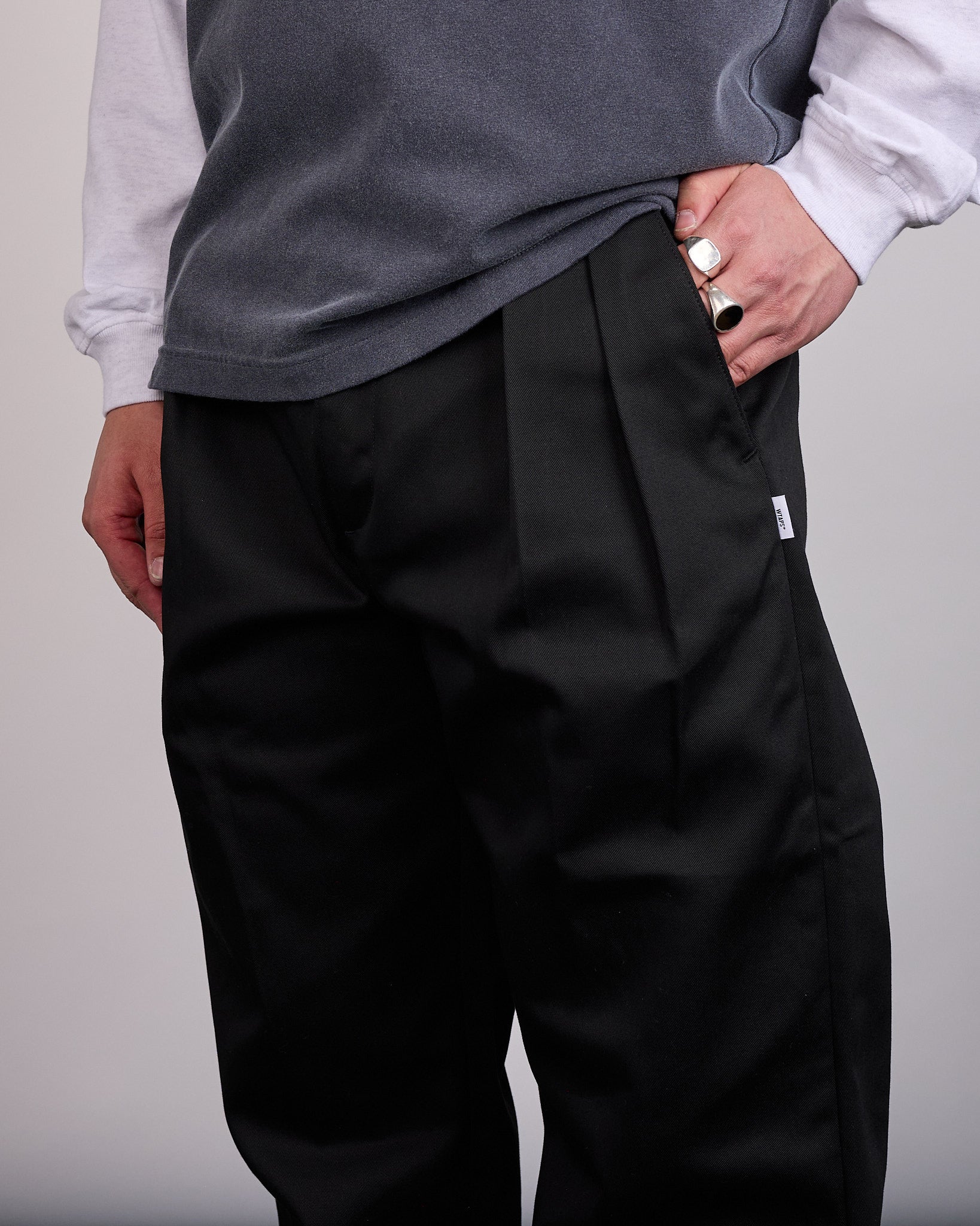 WTAPS TRDT1802 Cptl Twill Double Pleated Pant Black – LESS 17